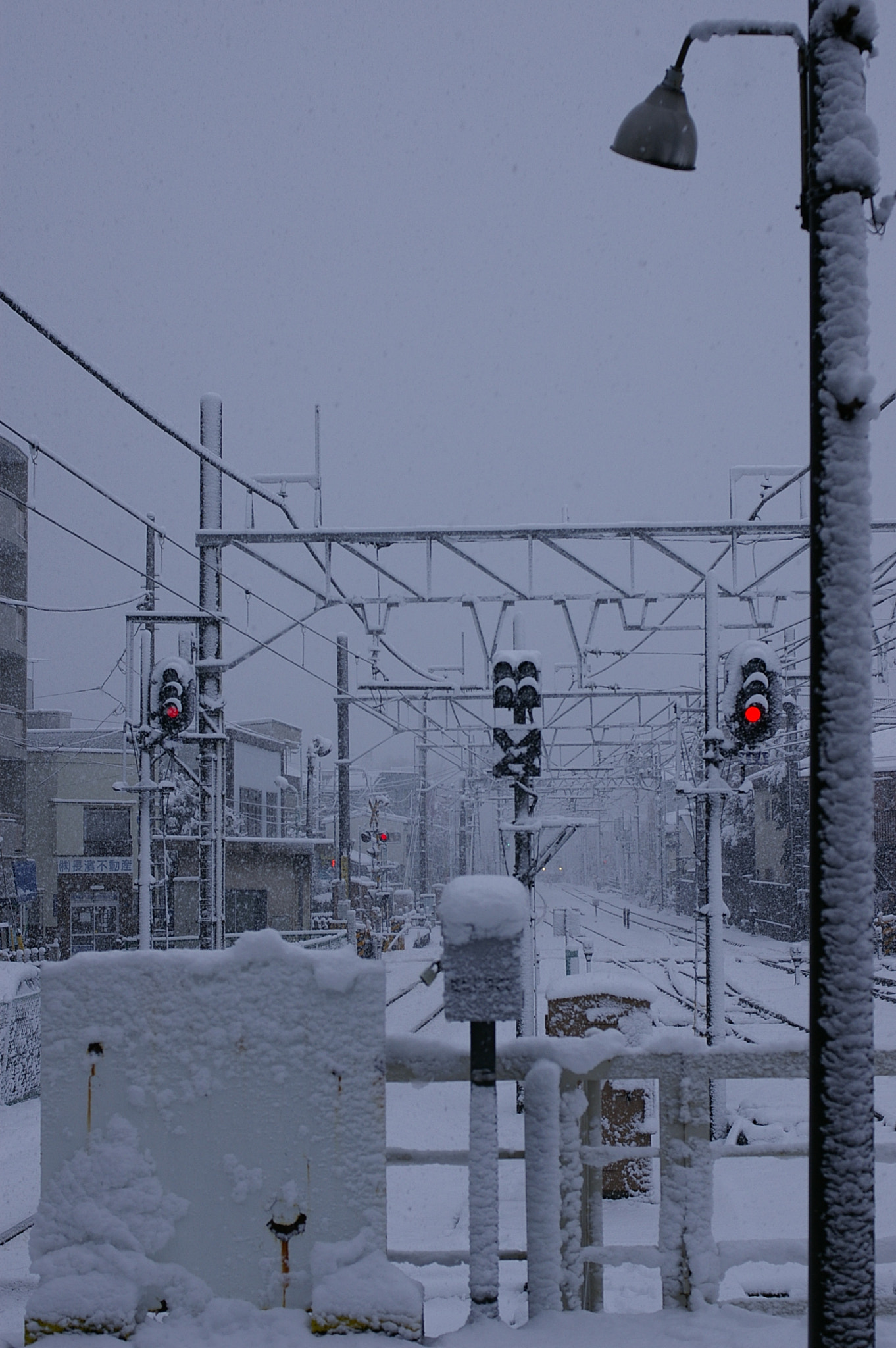 Pentax *ist DS sample photo. Snow rails photography