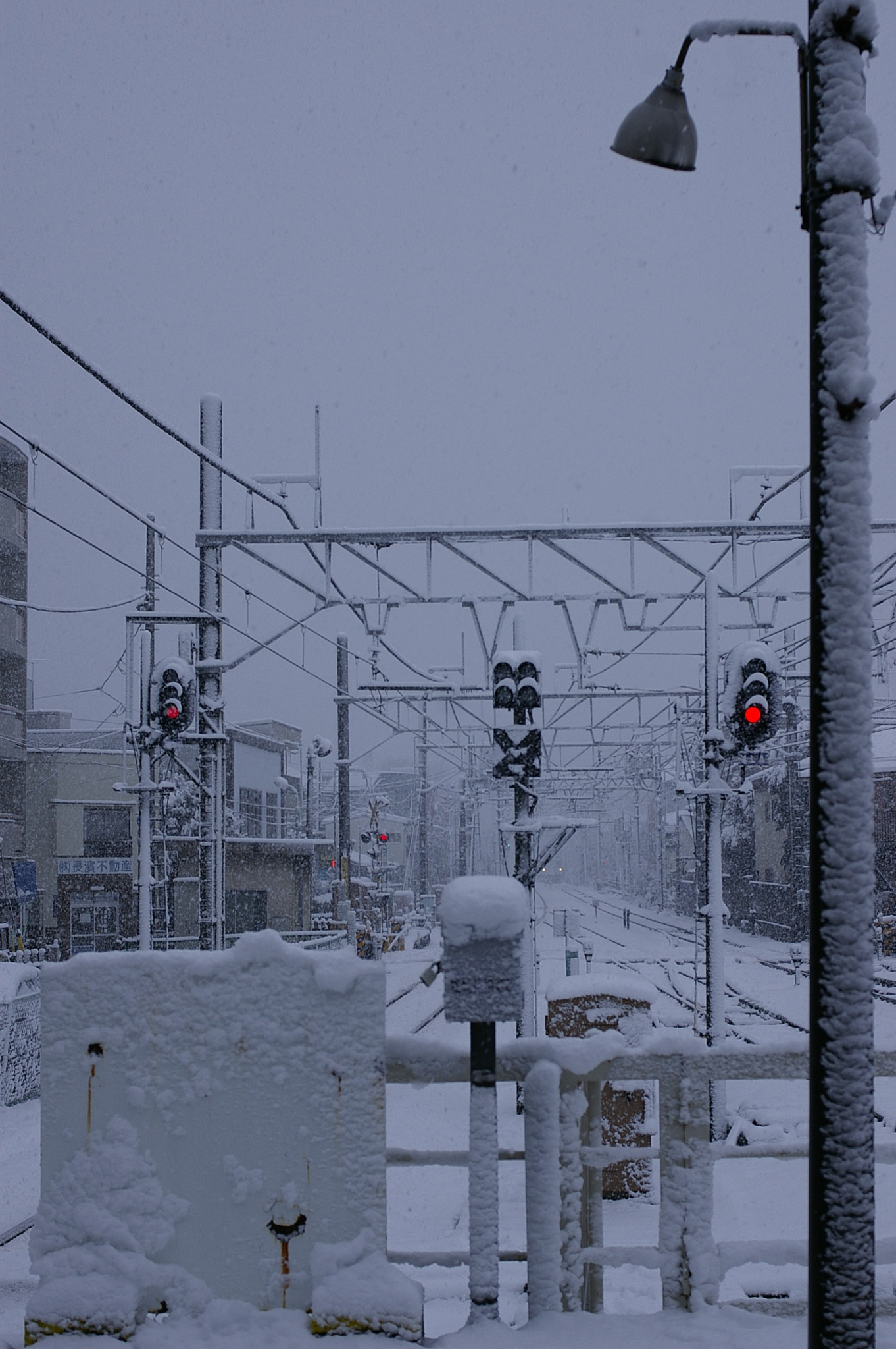 Pentax smc DA 40mm F2.8 Limited sample photo. Snow rails photography