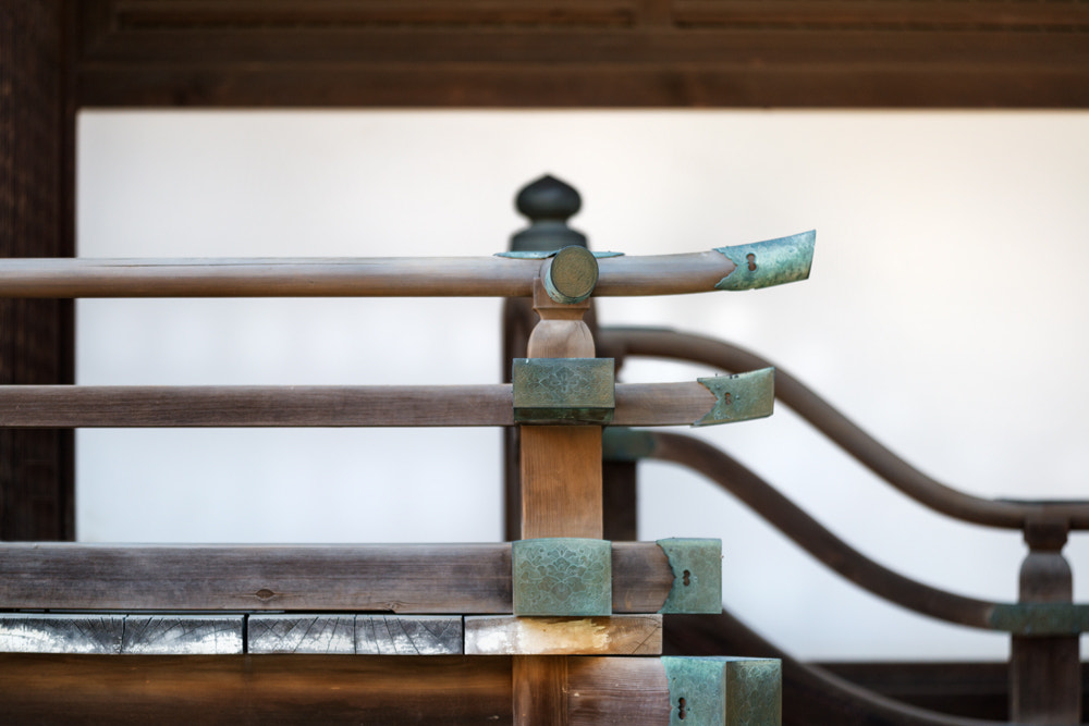 AF-S Zoom-Nikkor 80-200mm f/2.8D IF-ED sample photo. Temple detail photography