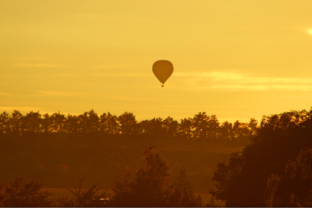 Canon EOS 100D (EOS Rebel SL1 / EOS Kiss X7) + EF75-300mm f/4-5.6 sample photo. Balloon & sunset photography