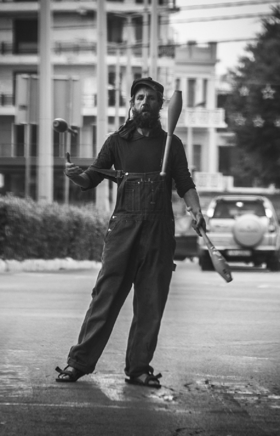 Sigma 18-250mm F3.5-6.3 DC OS HSM sample photo. Street artist photography