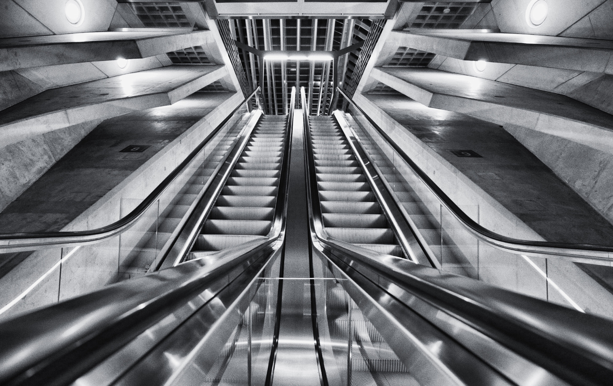 Canon EF-M 11-22mm F4-5.6 IS STM sample photo. Guillemins photography