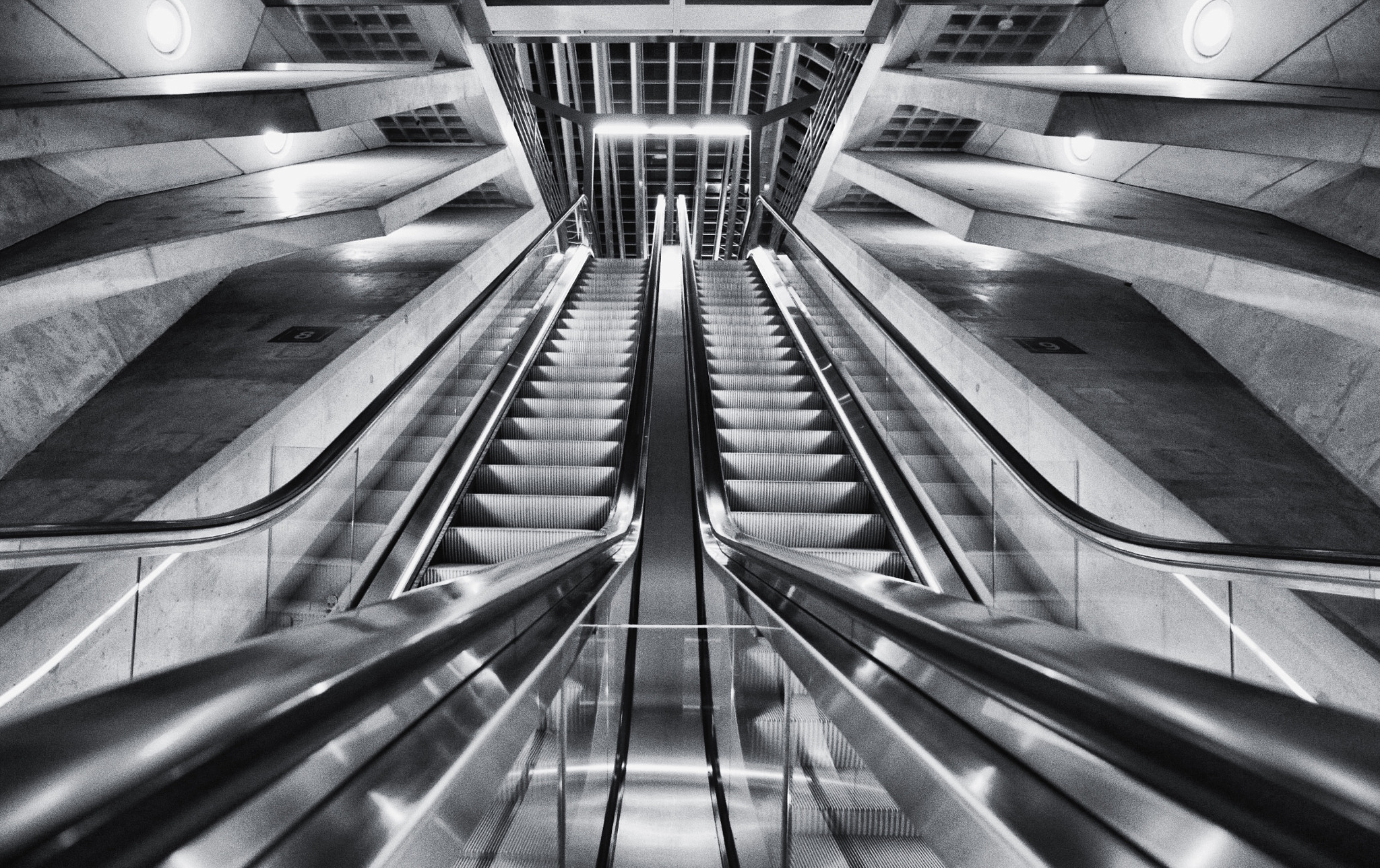 Canon EOS M5 + Canon EF-M 11-22mm F4-5.6 IS STM sample photo. Guillemins photography