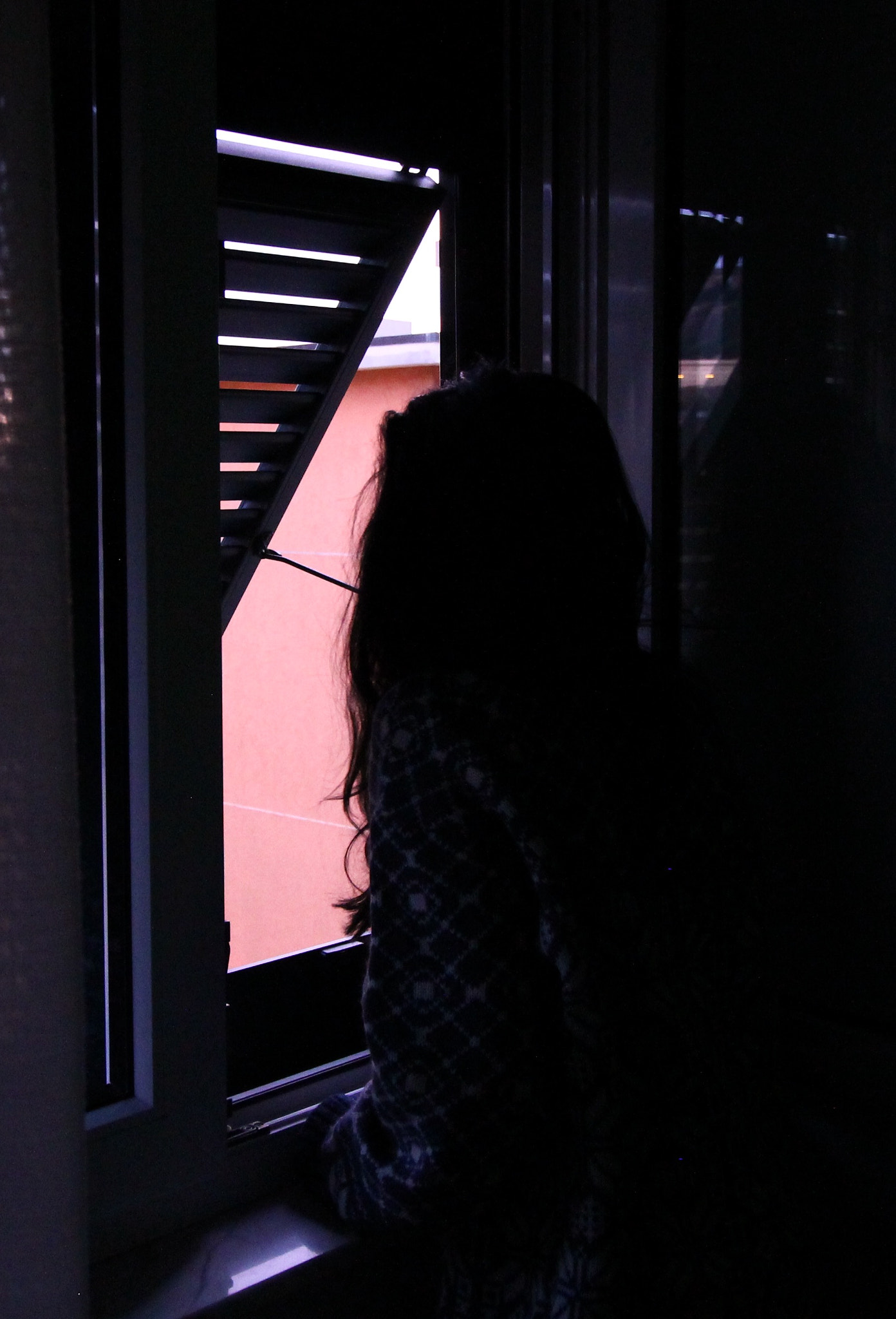 Canon EOS 1100D (EOS Rebel T3 / EOS Kiss X50) sample photo. Girl in the window photography
