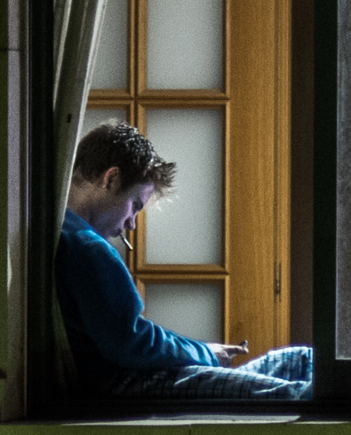 Tamron 18-270mm F3.5-6.3 Di II PZD sample photo. Smoking on the windowsill. photography