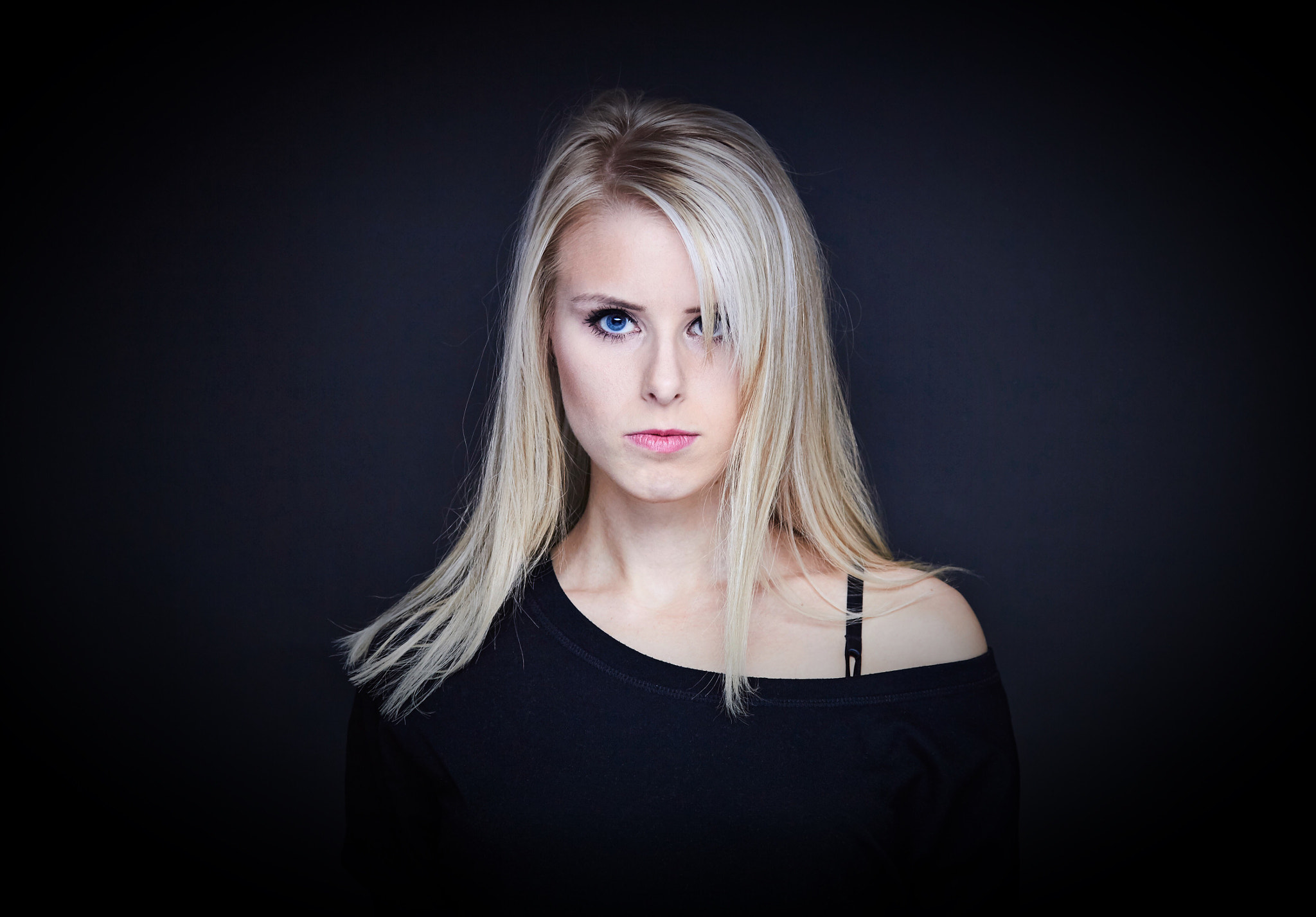 Canon EF 24-105mm F4L IS USM sample photo. Blue and blond photography
