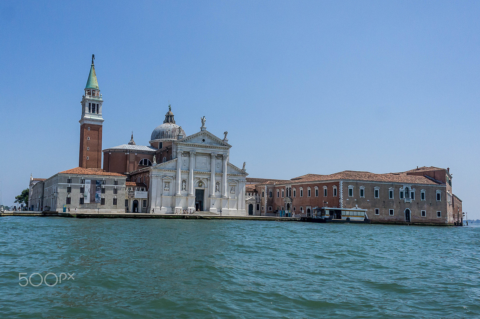 Sony Alpha NEX-5 + Sony E 16mm F2.8 sample photo. Venice view photography