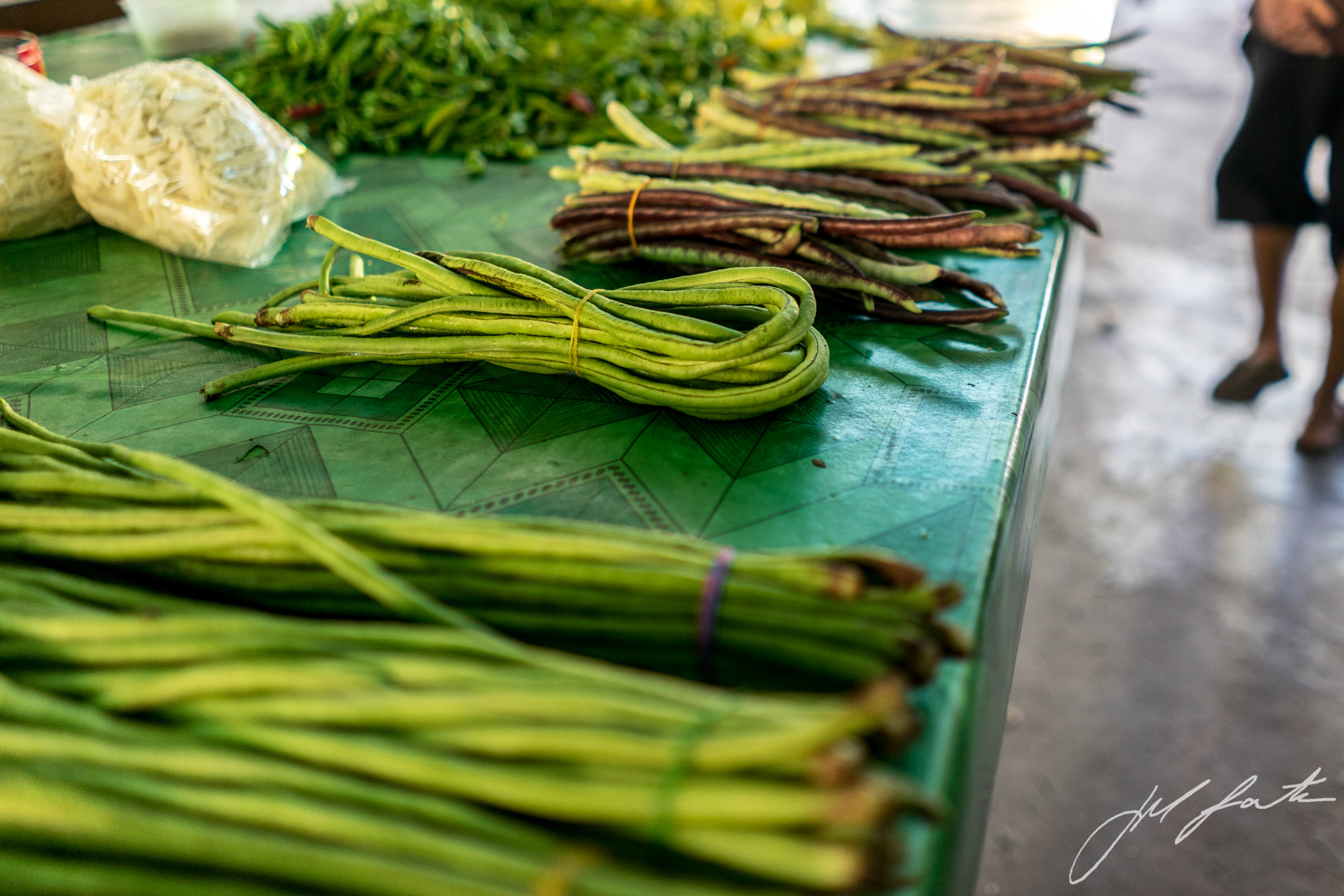 Sony a7R + Sony FE 28mm F2 sample photo. Local market photography