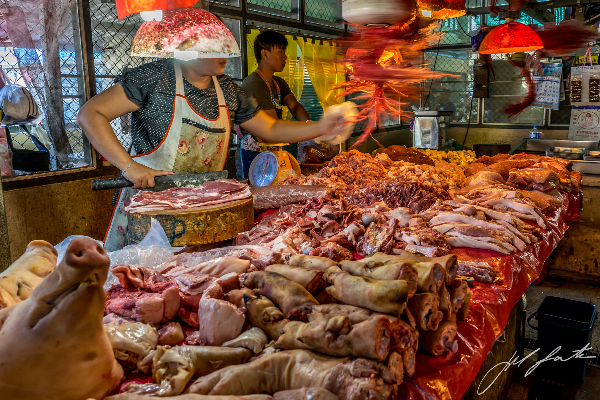 Sony a7R + Sony FE 28mm F2 sample photo. Local market photography