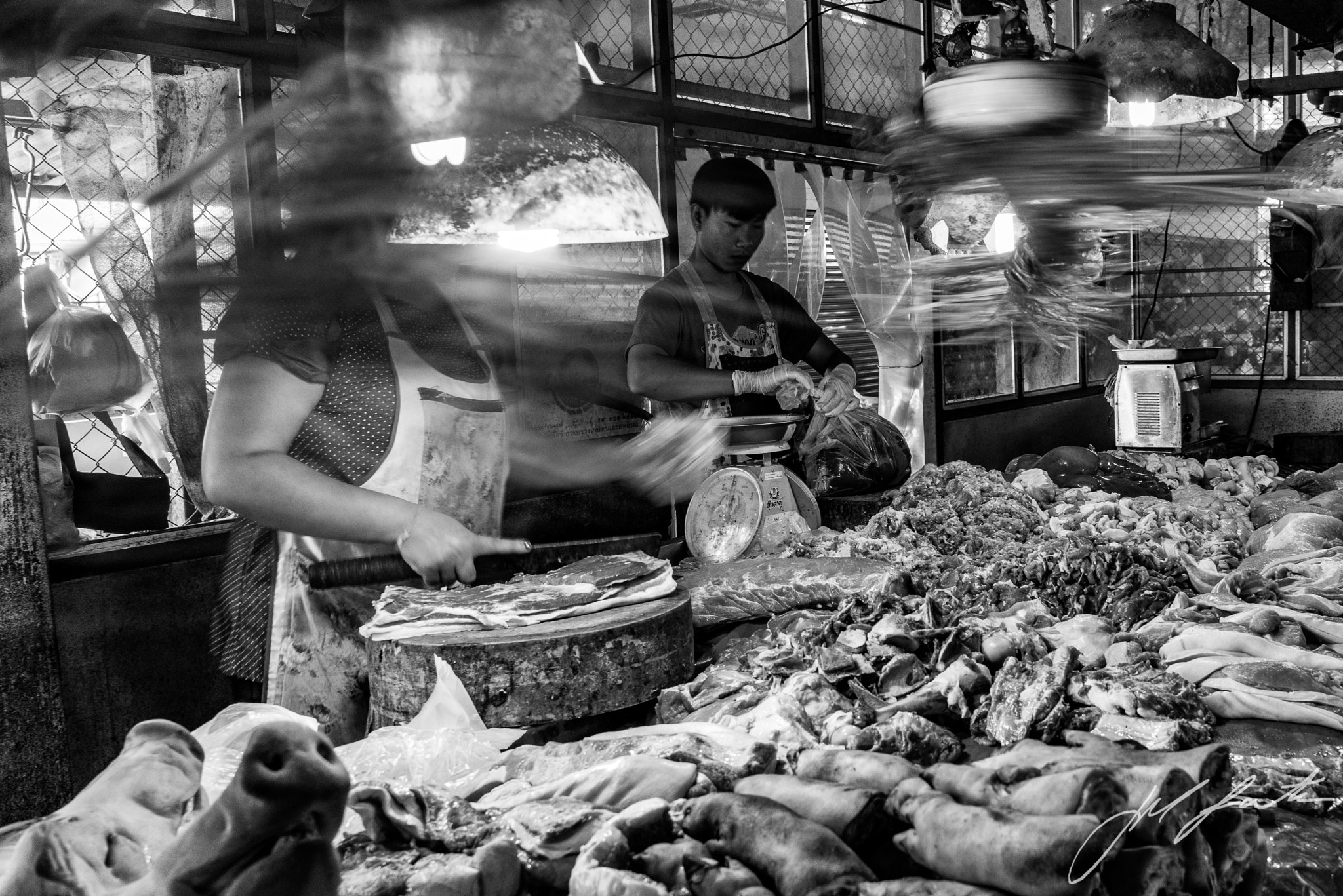 Sony a7R + Sony FE 28mm F2 sample photo. Local market photography