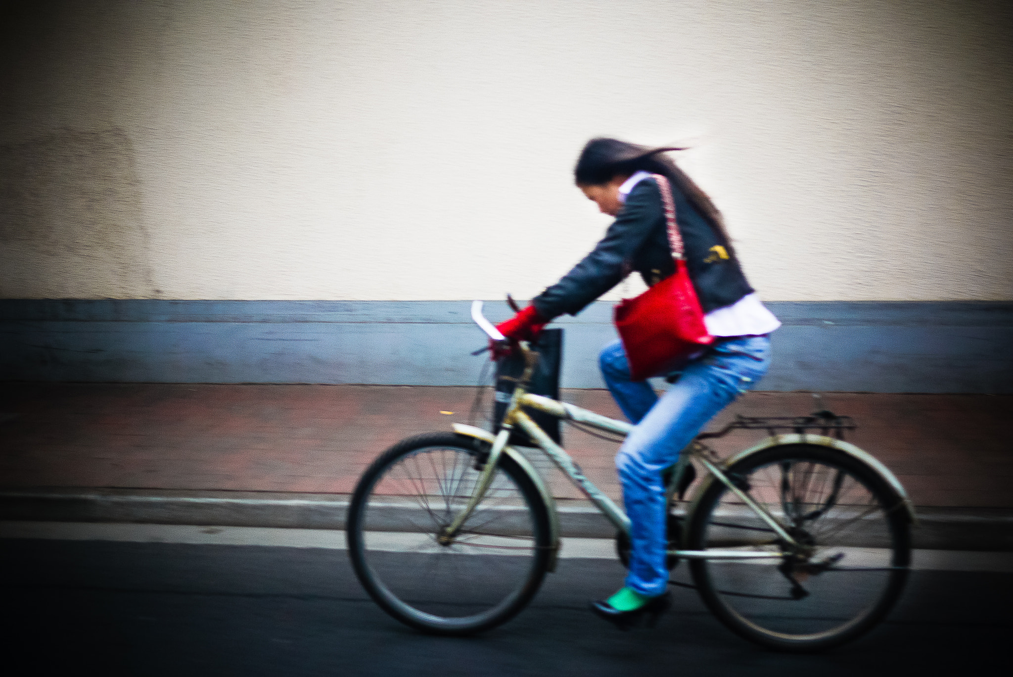 Panasonic Lumix DMC-GF1 + Panasonic Lumix G 20mm F1.7 ASPH sample photo. Give me speed photography