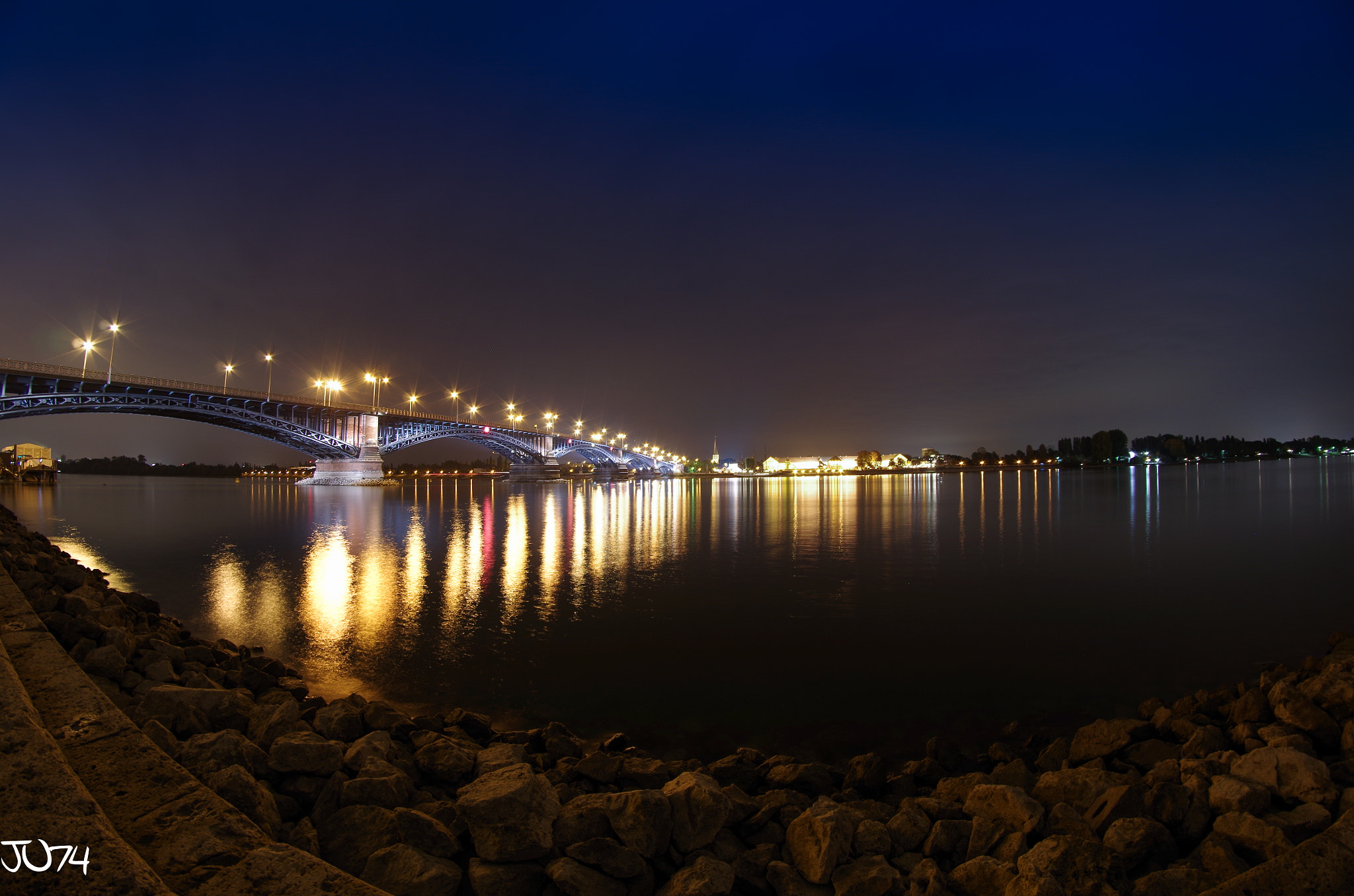 A Series Lens sample photo. Thb + reduit photography