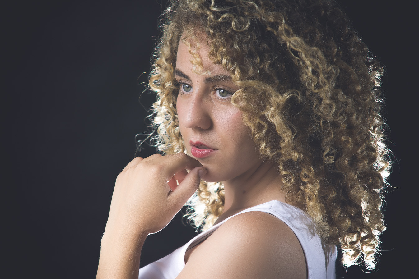 Nikon D7100 + Sigma 70-200mm F2.8 EX DG Macro HSM II sample photo. Blonde girl with curly hair thinking photography