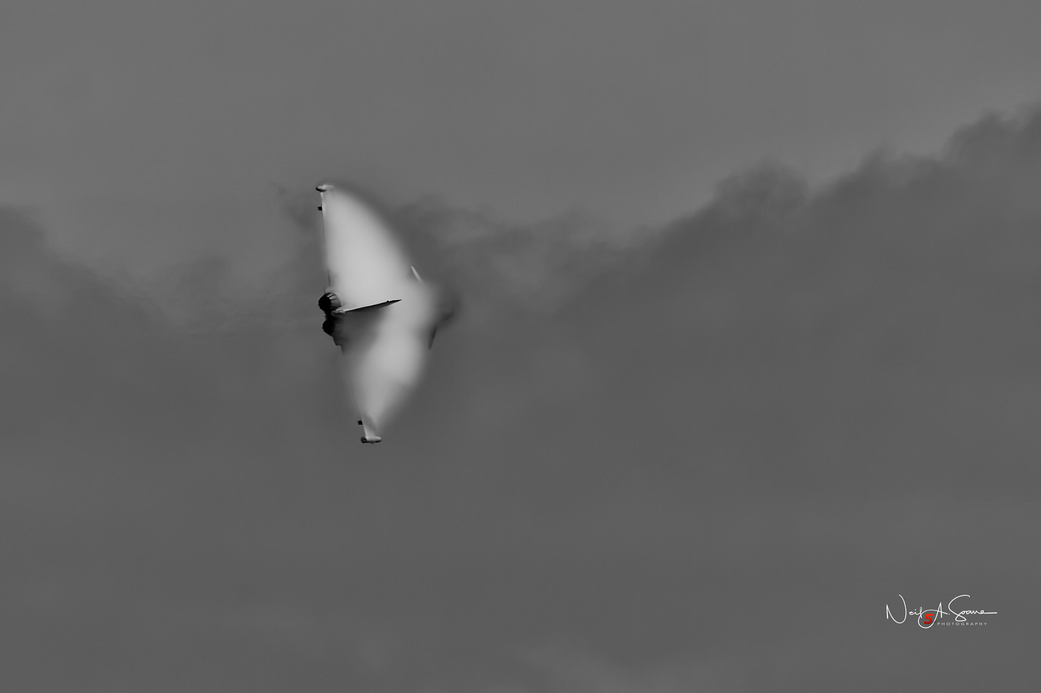Nikon AF-S Nikkor 200-500mm F5.6E ED VR sample photo. Hide the typhoon photography