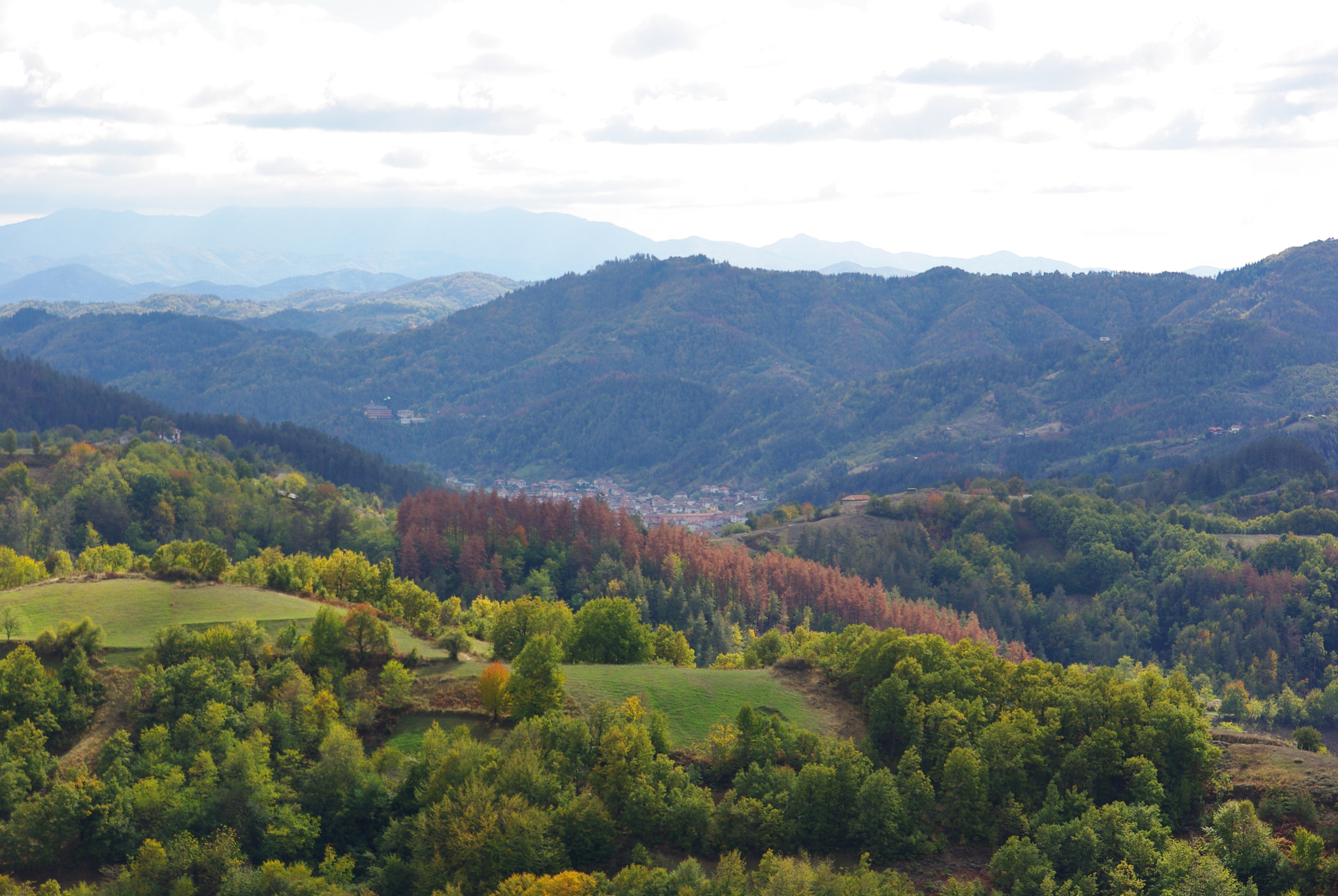 Pentax K-m (K2000) + Sigma DL-II 35-80mm F4-5.6 sample photo. Down there is the city nedelino photography