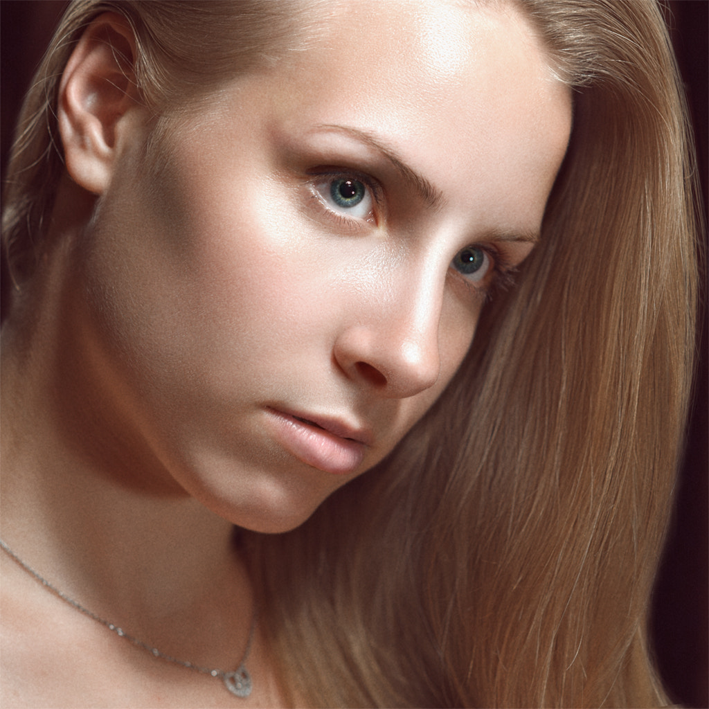 Nikon D3S + Nikon AF Nikkor 85mm F1.8D sample photo. Beauty portrait of a young woman. blonde. close up photography