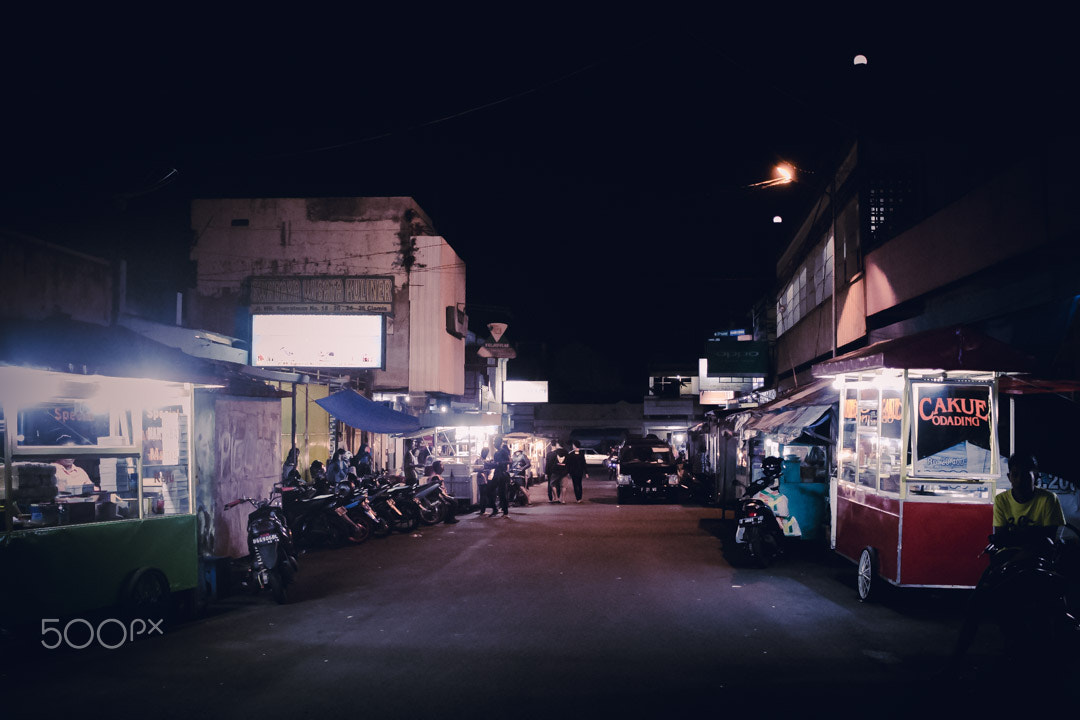 Canon EF-S 24mm F2.8 STM sample photo. The night activity photography