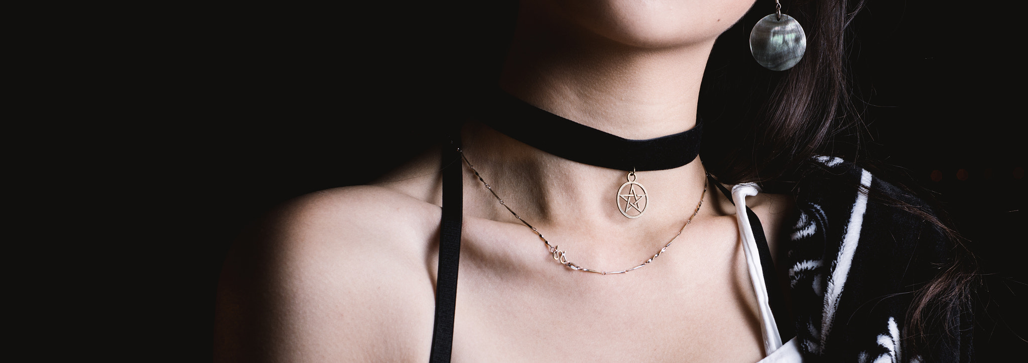 Nikon D800 + Nikon AF Micro-Nikkor 60mm F2.8D sample photo. Shoulder photography