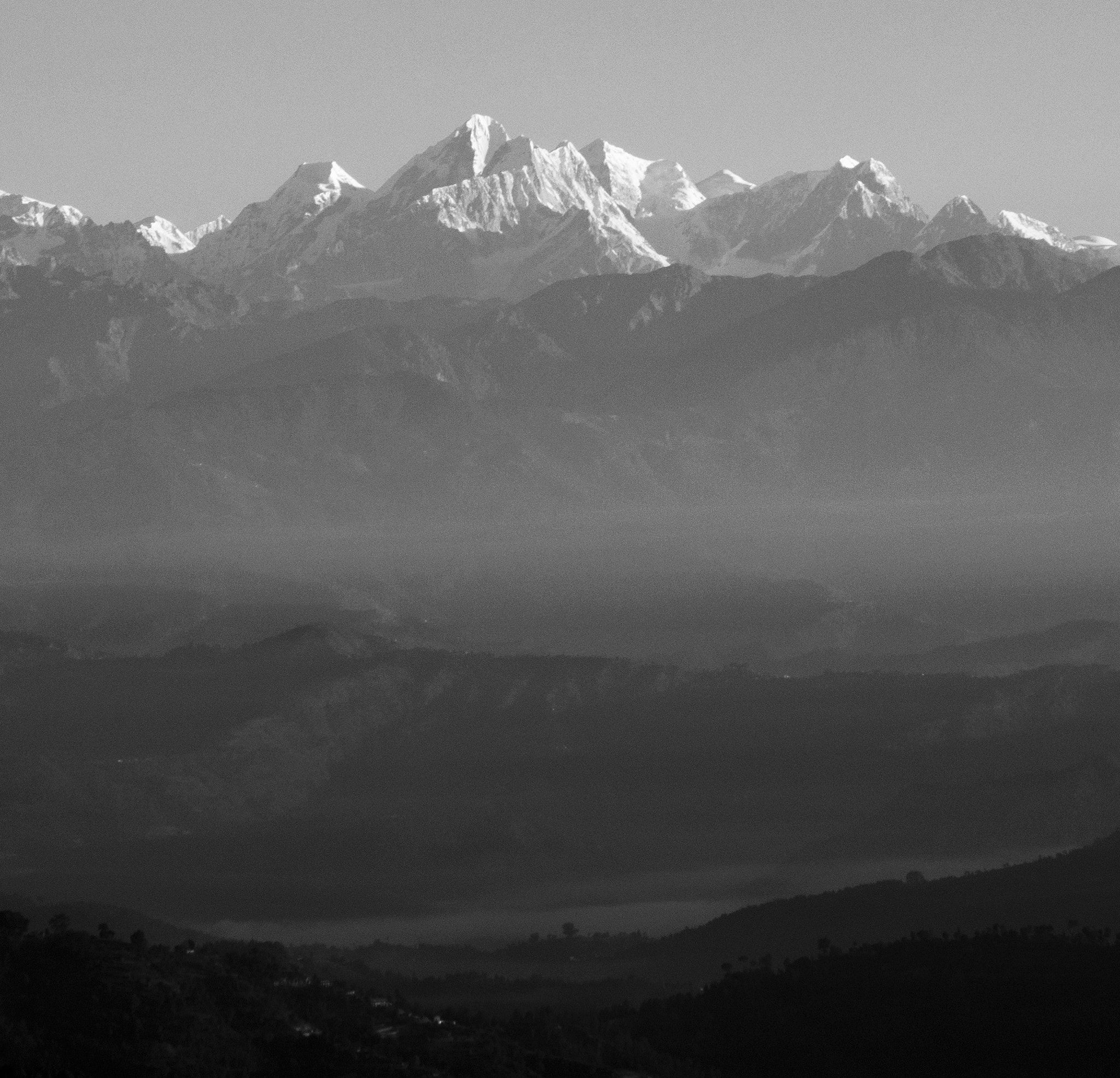 Nikon D90 + AF-S Zoom-Nikkor 24-85mm f/3.5-4.5G IF-ED sample photo. Early morning in himalaya photography