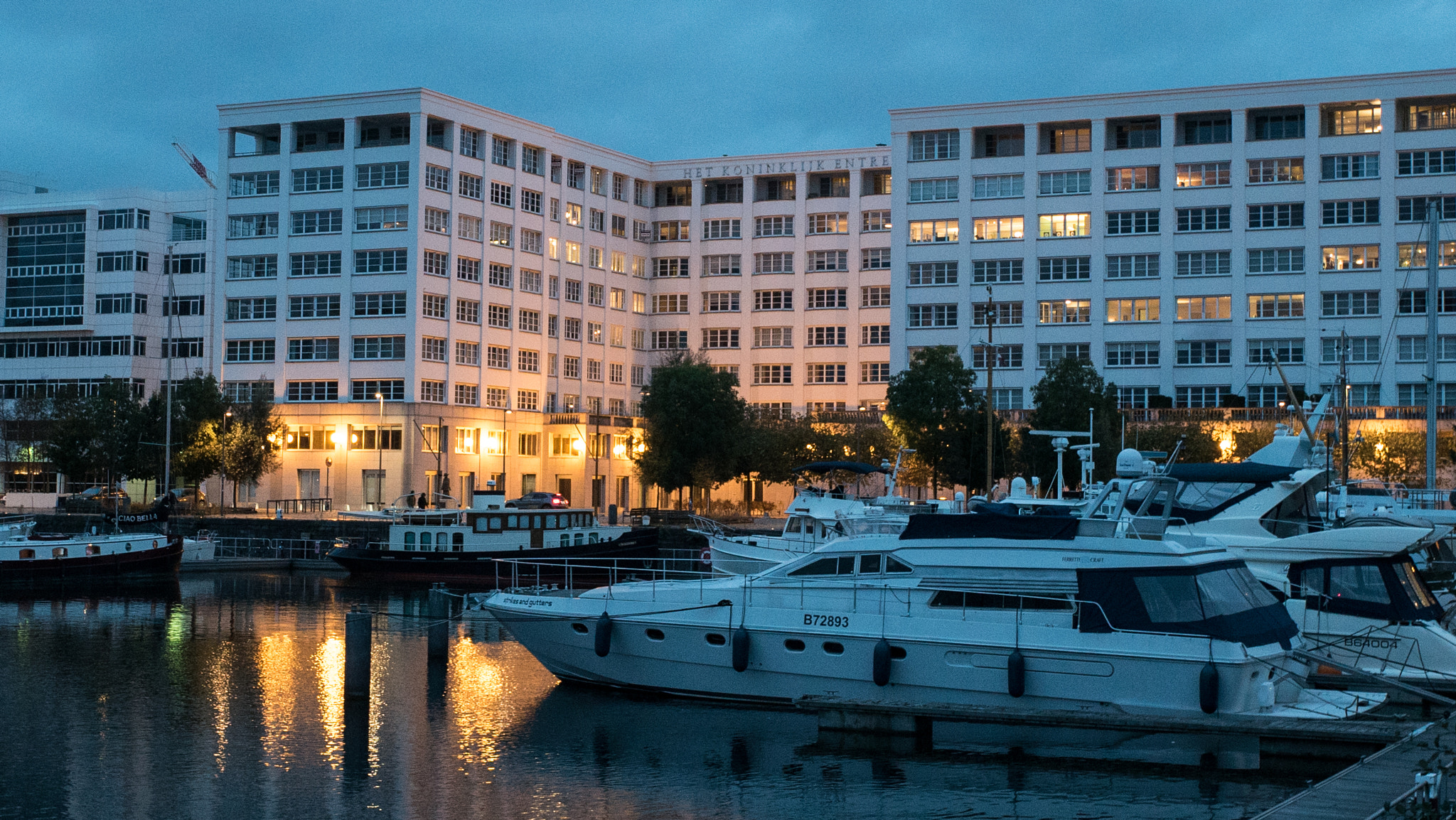 Sony a7S II + 24-70mm F2.8 G SSM sample photo. City by nightfall photography