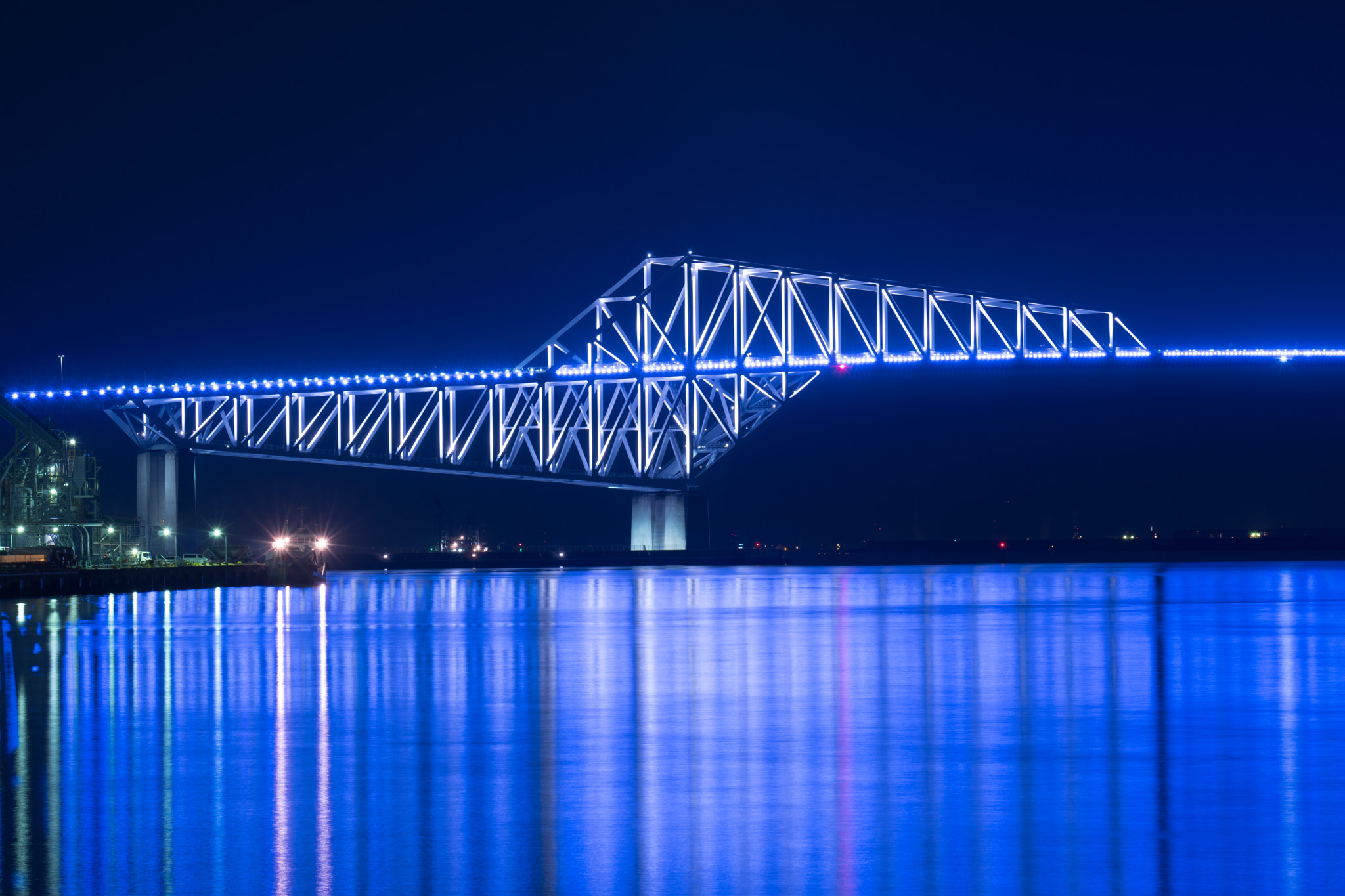 Sony a6300 + Sony FE 70-200mm F4 G OSS sample photo. Tokyo gate bridge photography