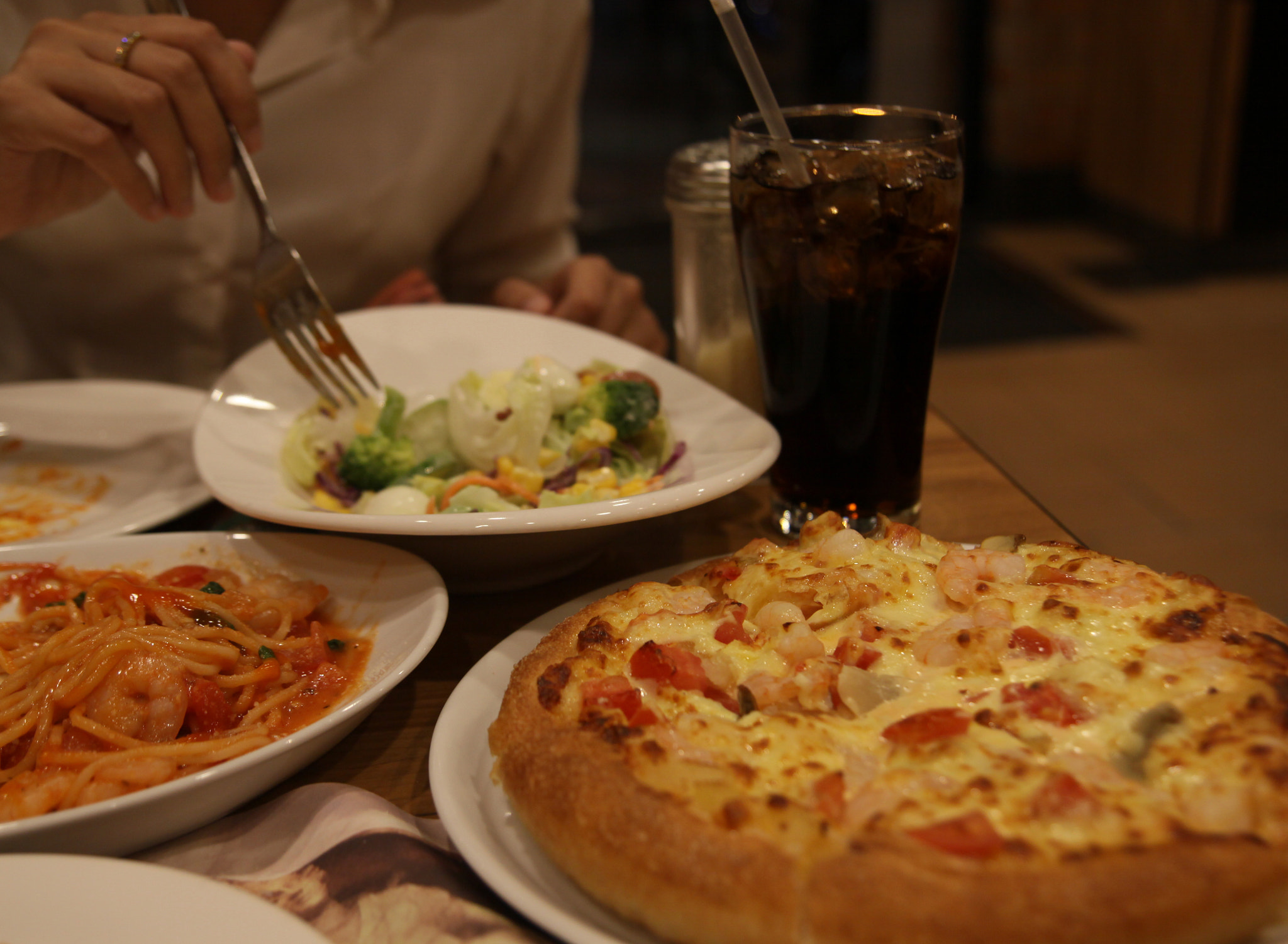 Canon EOS 50D + Tamron SP AF 17-50mm F2.8 XR Di II LD Aspherical (IF) sample photo. Pizza combo photography