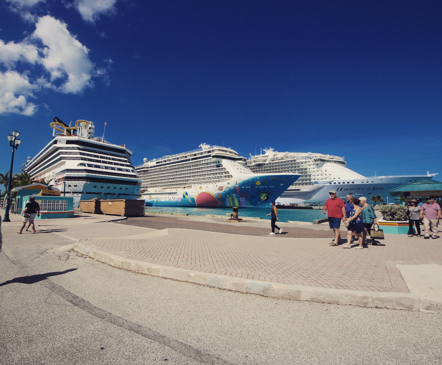 Canon EOS 70D + Sigma 8-16mm F4.5-5.6 DC HSM sample photo. Cruise ships in the caribbean seas. photography