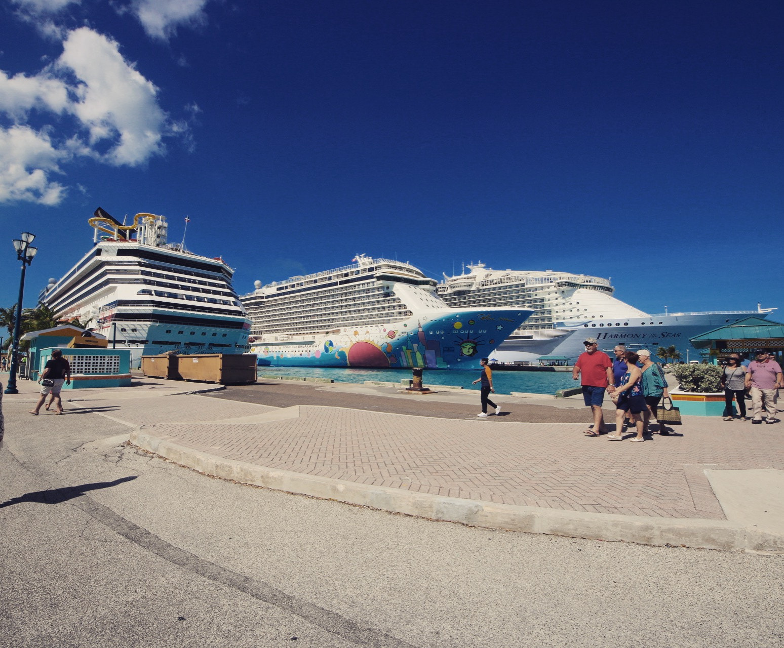 Sigma 8-16mm F4.5-5.6 DC HSM sample photo. Cruise ships in the caribbean seas. photography
