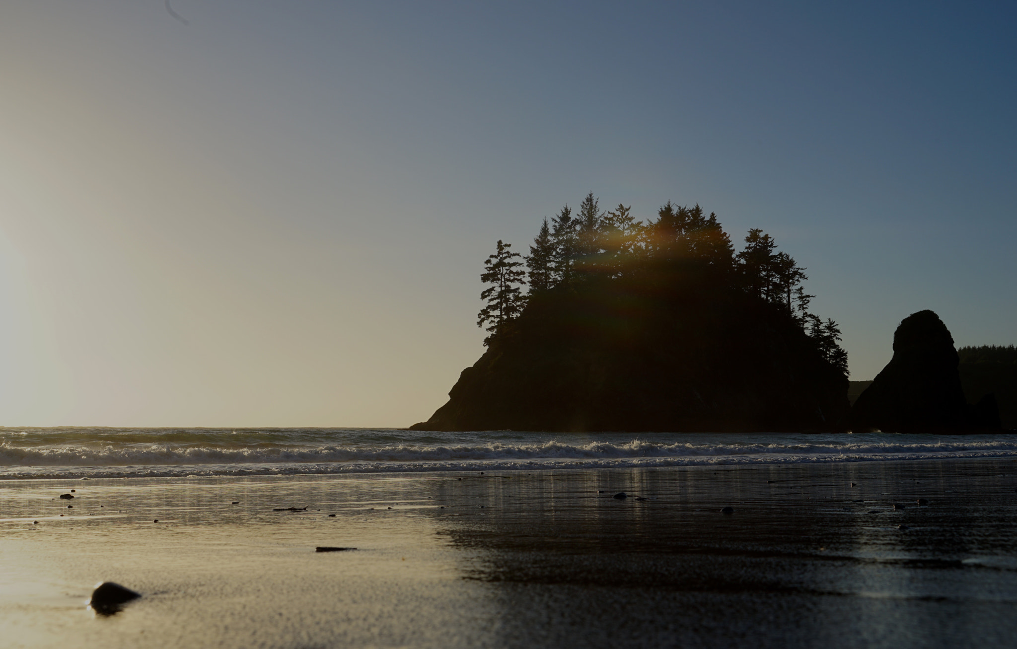 Sony FE 24-240mm F3.5-6.3 OSS sample photo. Sunshine made a pice of rainbow on mist and appear ... photography
