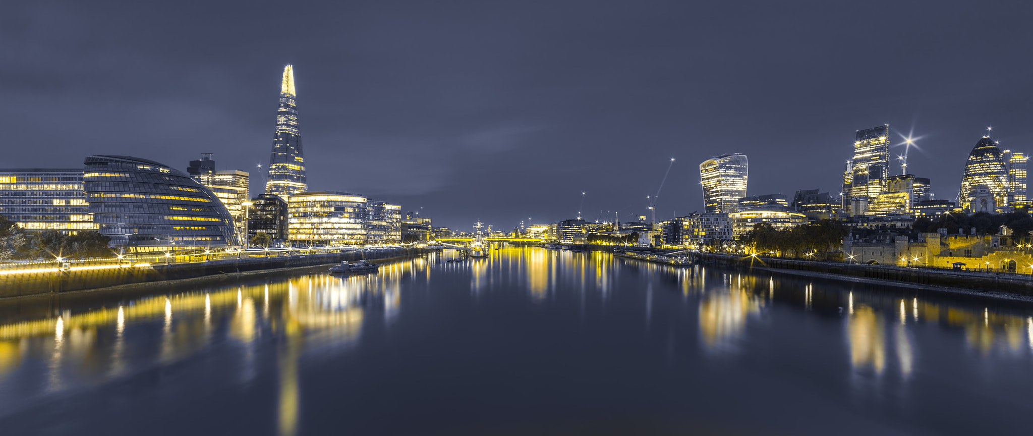 Panoramic view on the Thames with electric color style