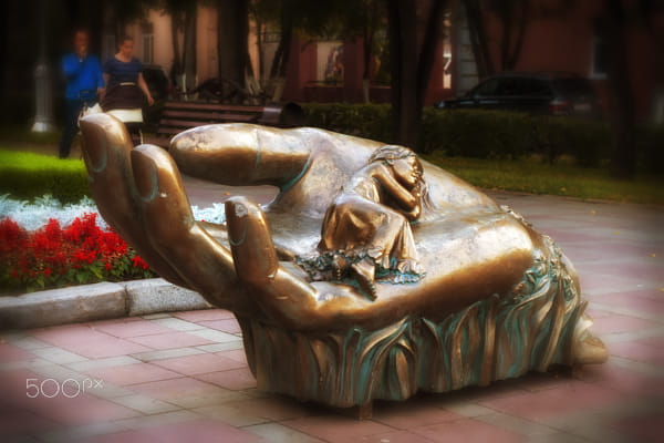 sculpture "The Cradle" by Nick Patrin on 500px.com