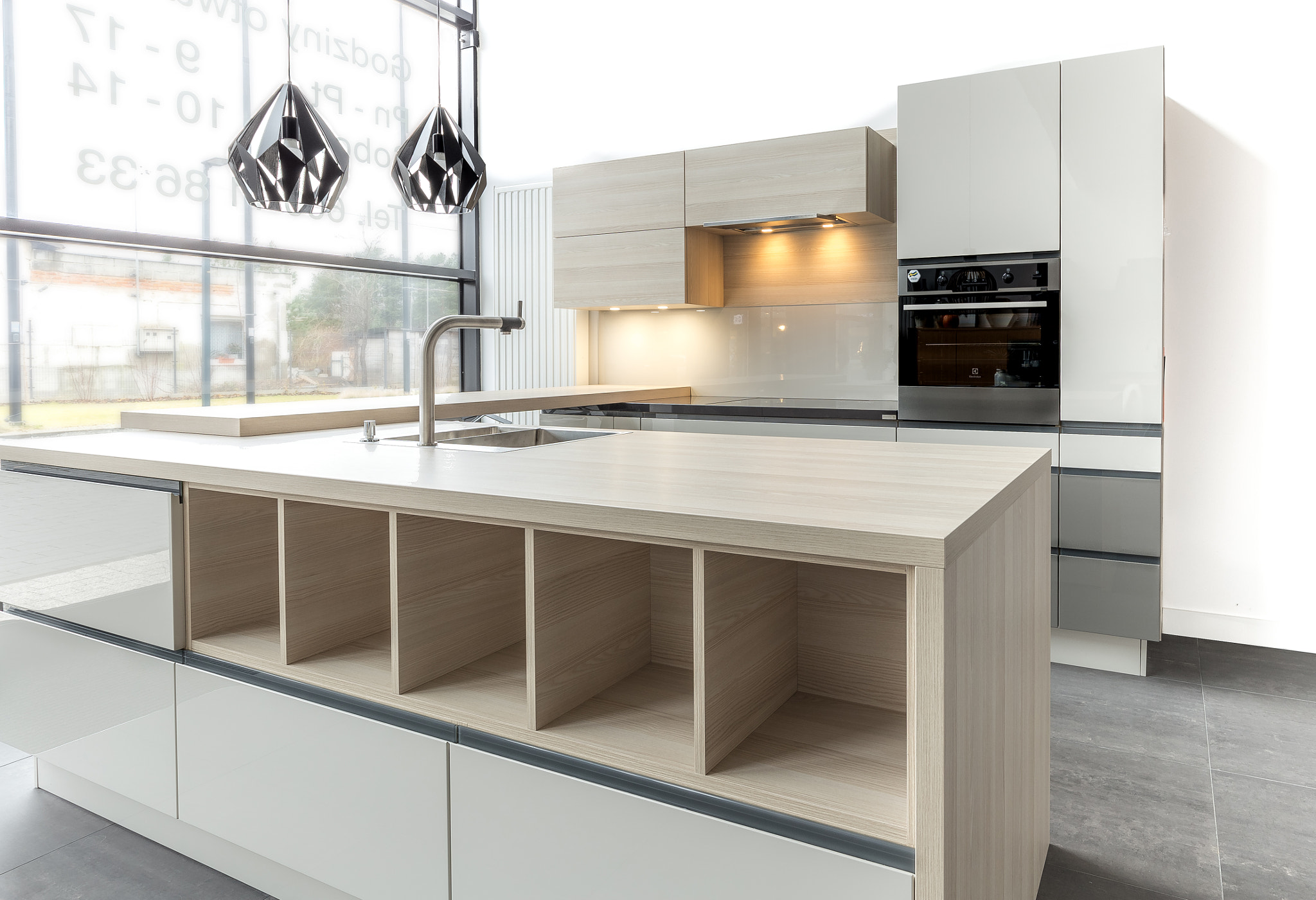 Modern white & beige kitchen