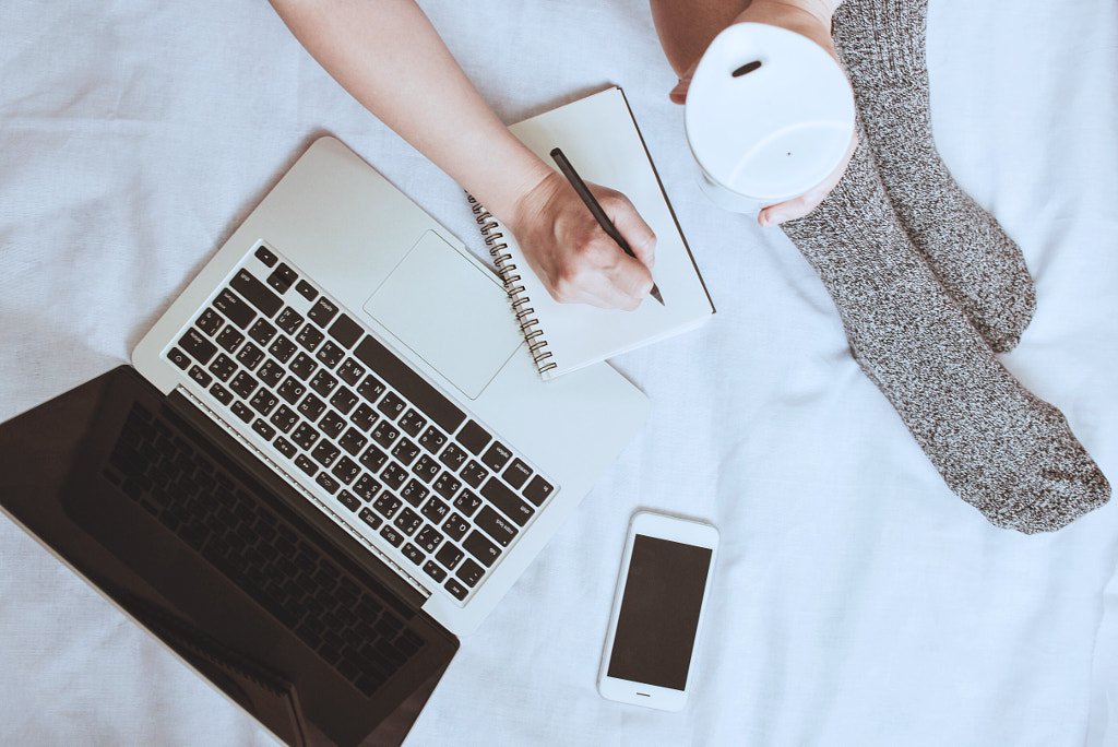 writing on bed by Nuchy Lee on 500px.com