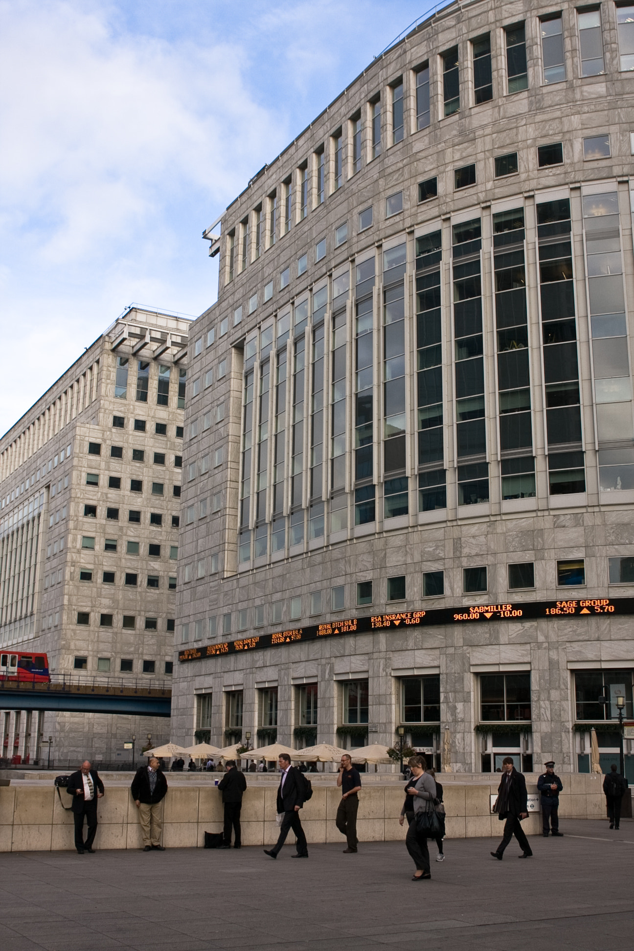 Canary Wharf morning (2008)