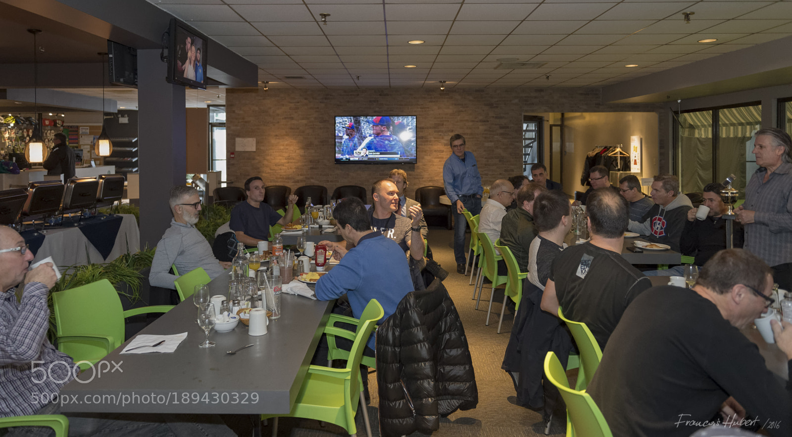 Nikon D4 sample photo. Brunch les boys photography