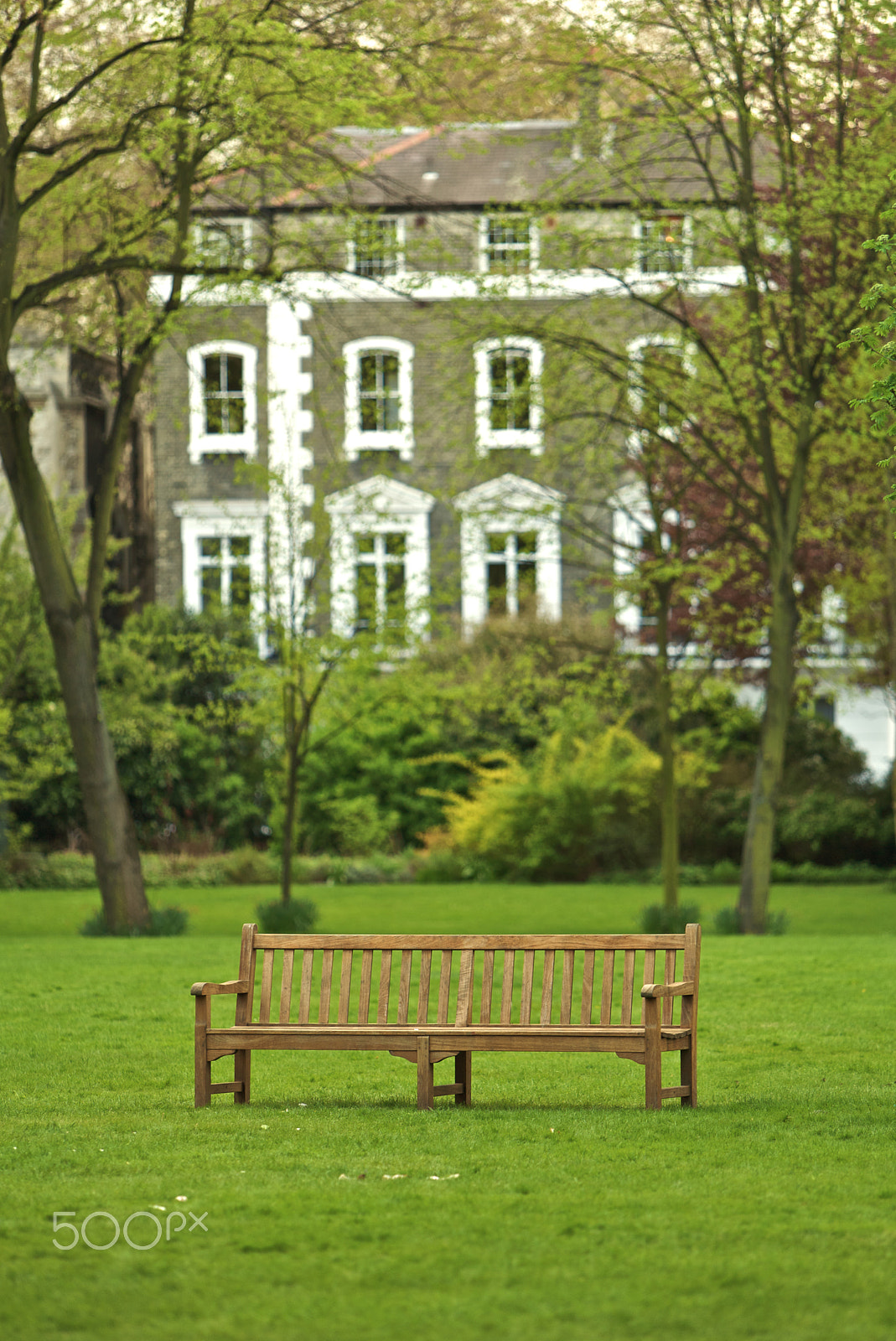 Canon EF 70-200mm F2.8L IS USM sample photo. Park bench photography