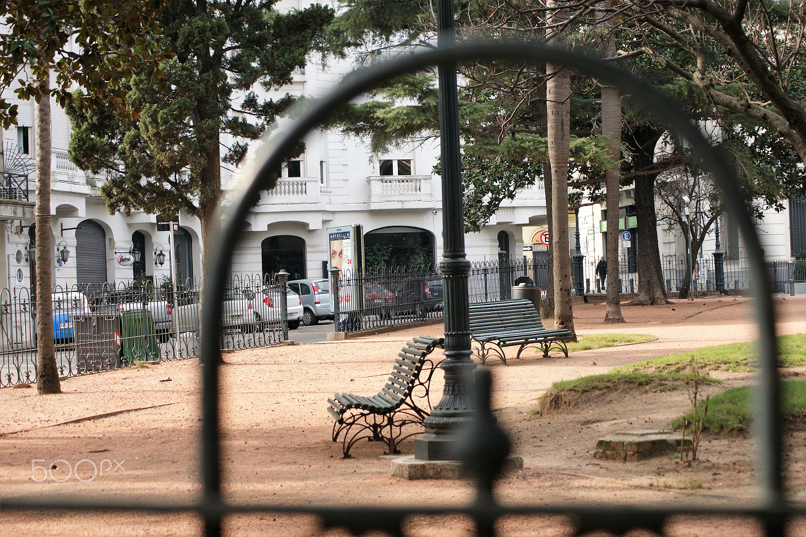 Sony Alpha DSLR-A390 + Sony DT 55-200mm F4-5.6 SAM sample photo. Plaza zabala 1 photography