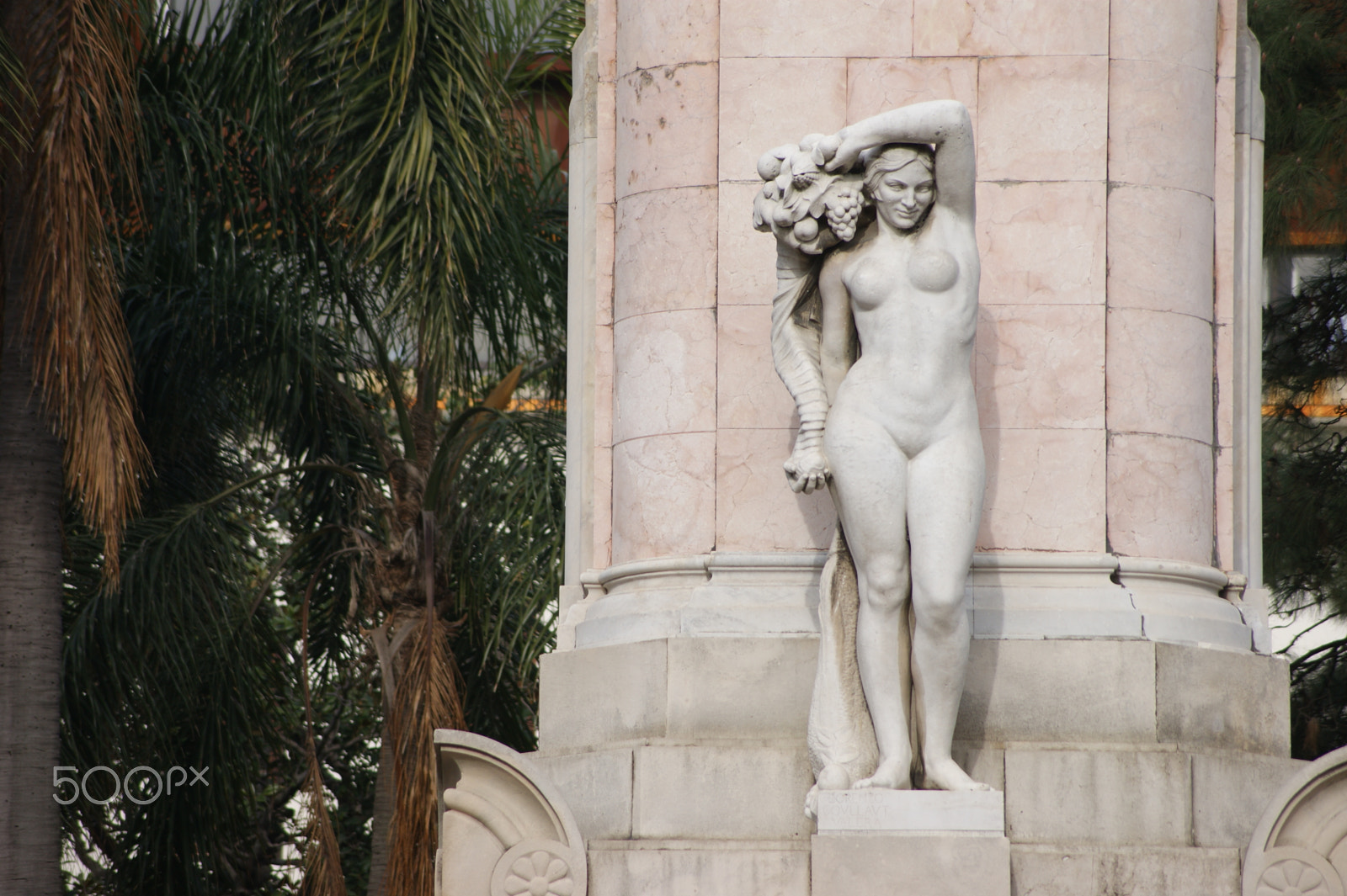Sony DT 55-200mm F4-5.6 SAM sample photo. An allegory of abundance photography