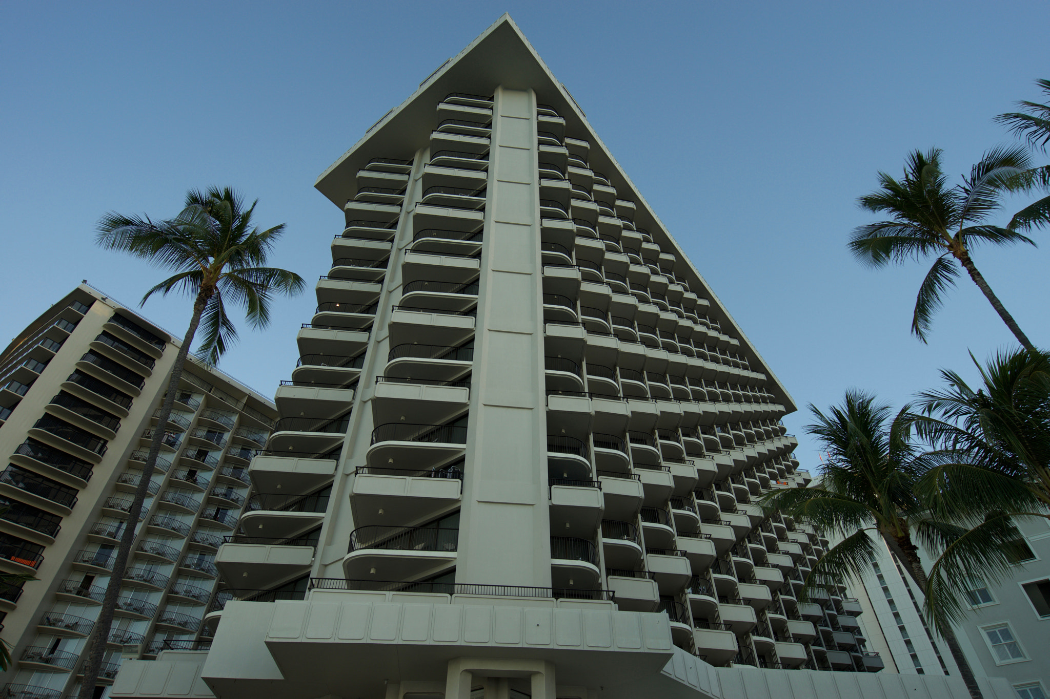 Sony a7 + Sony Vario-Tessar T* FE 16-35mm F4 ZA OSS sample photo. Balconies with beach view photography