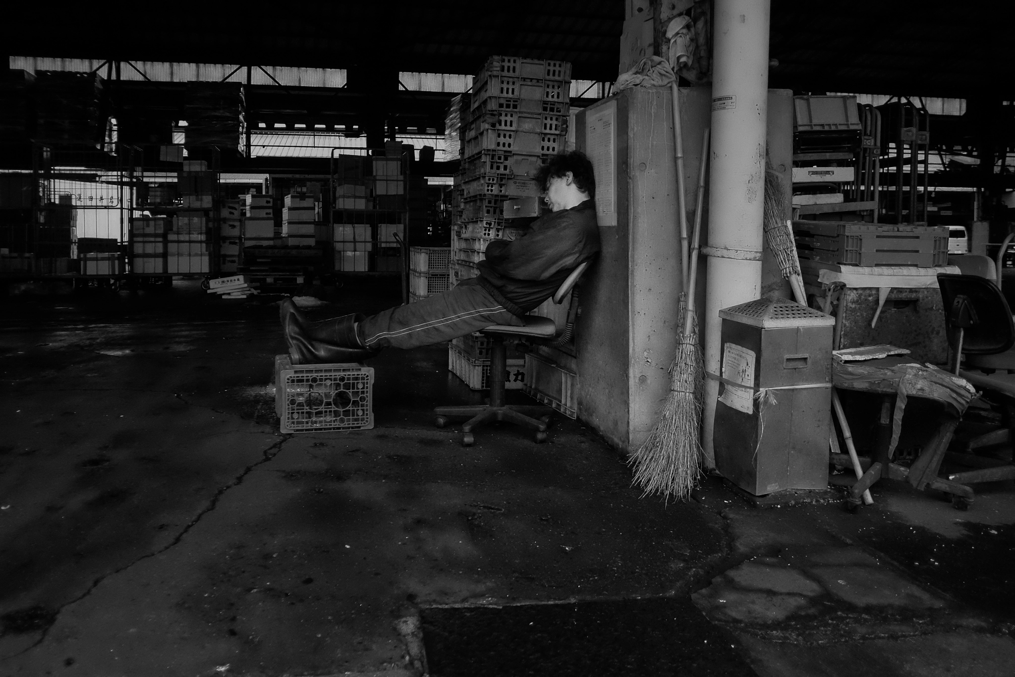 Fujifilm X-T10 + Fujifilm XF 18mm F2 R sample photo. Tired man photography