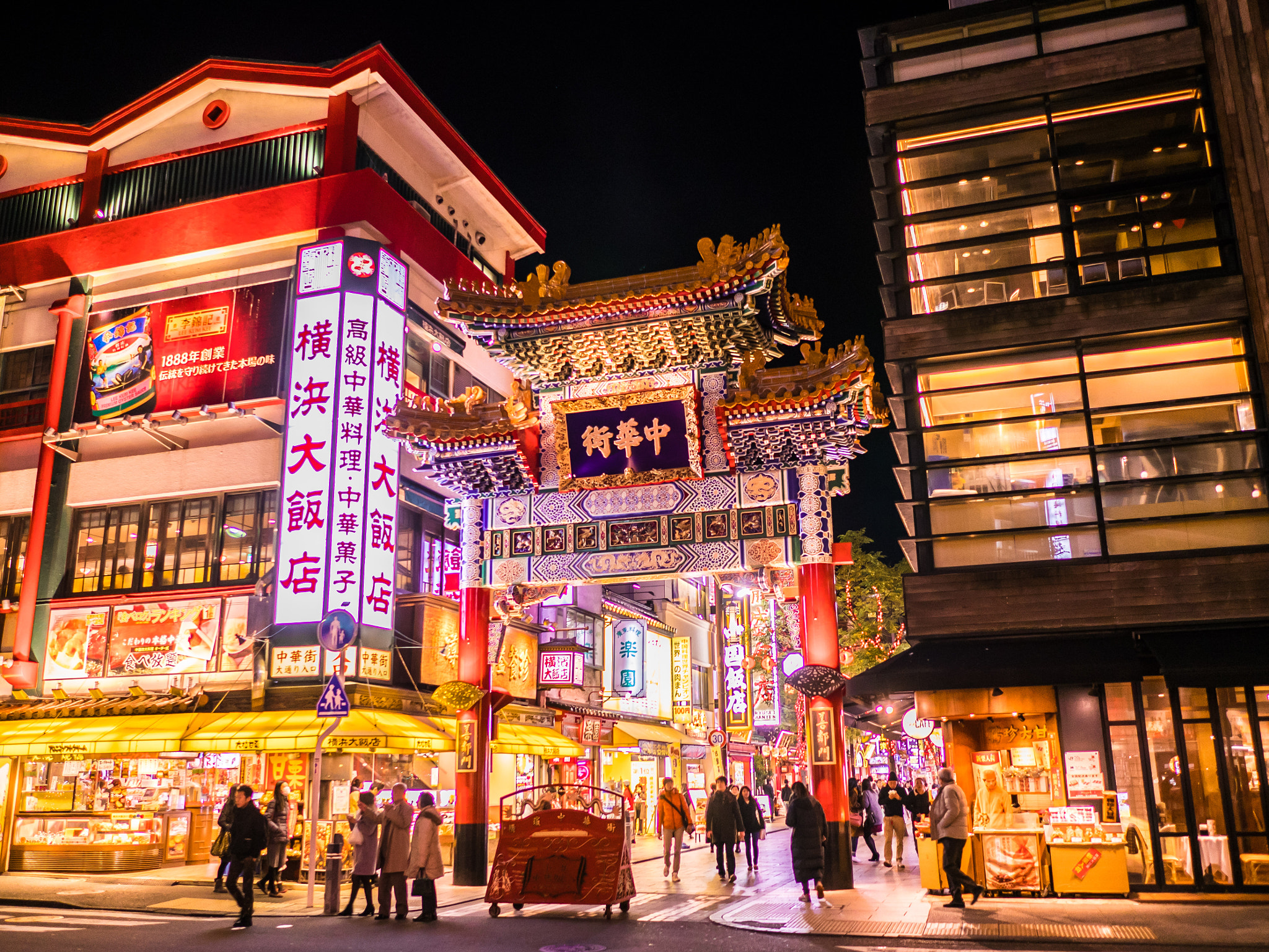 Panasonic Lumix DMC-GX85 (Lumix DMC-GX80 / Lumix DMC-GX7 Mark II) sample photo. Yokohama chinatown photography