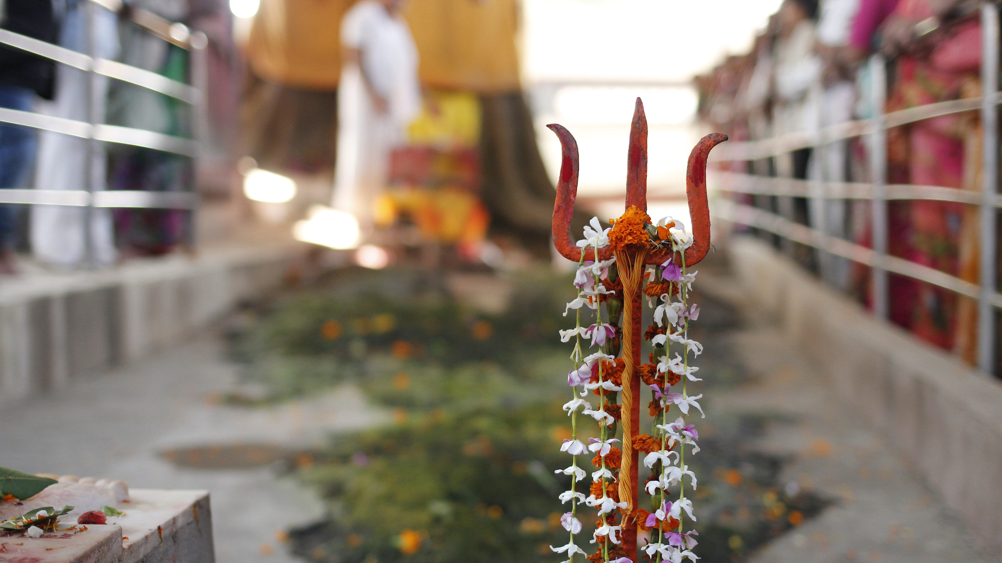 Canon EOS 600D (Rebel EOS T3i / EOS Kiss X5) + Canon EF 35mm F2 IS USM sample photo. A short trip to temples of nepal: photography