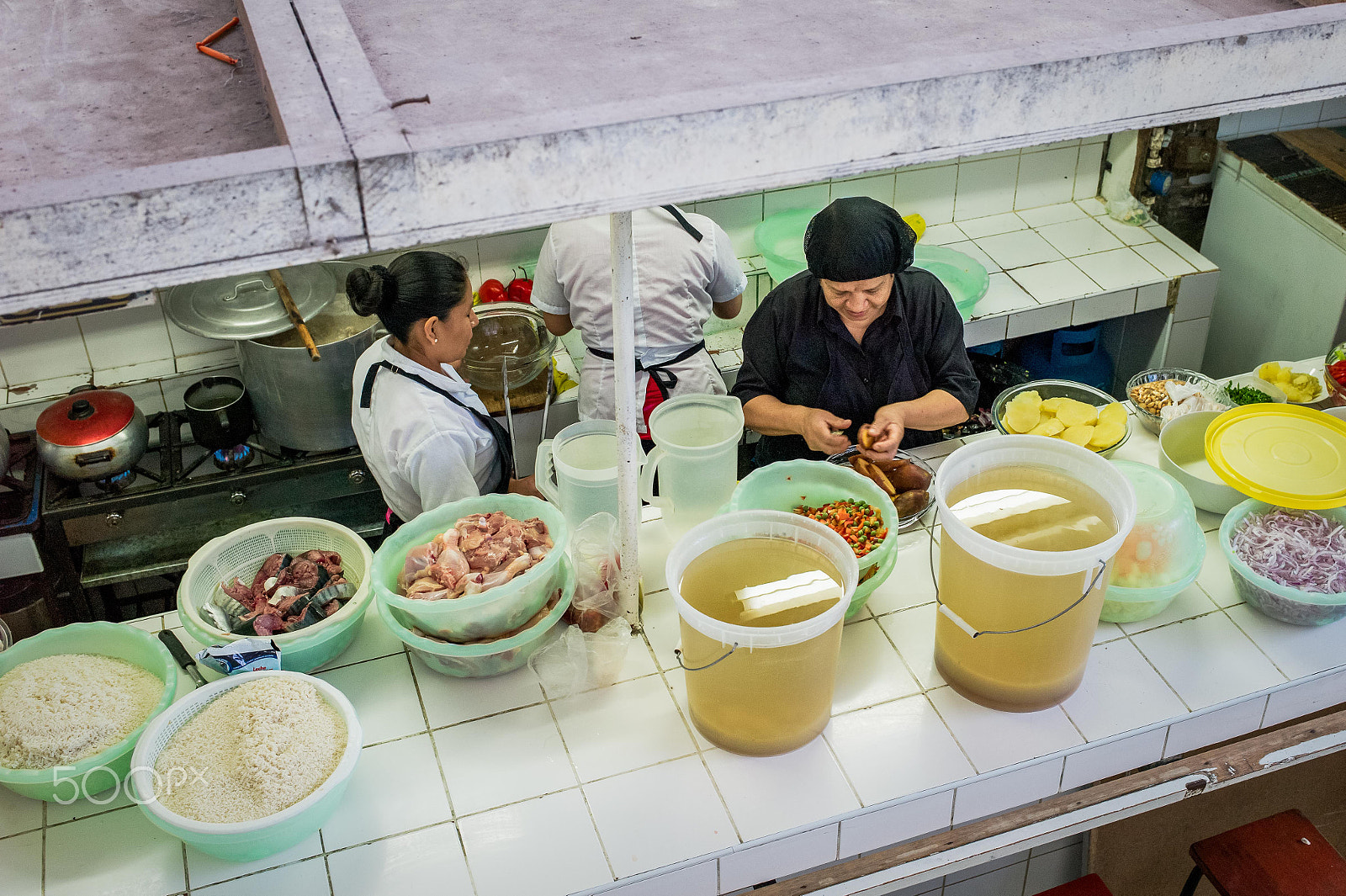 Leica M9 + Leica Summilux-M 35mm F1.4 ASPH sample photo. Sampling food at mercado central ramon castilla photography