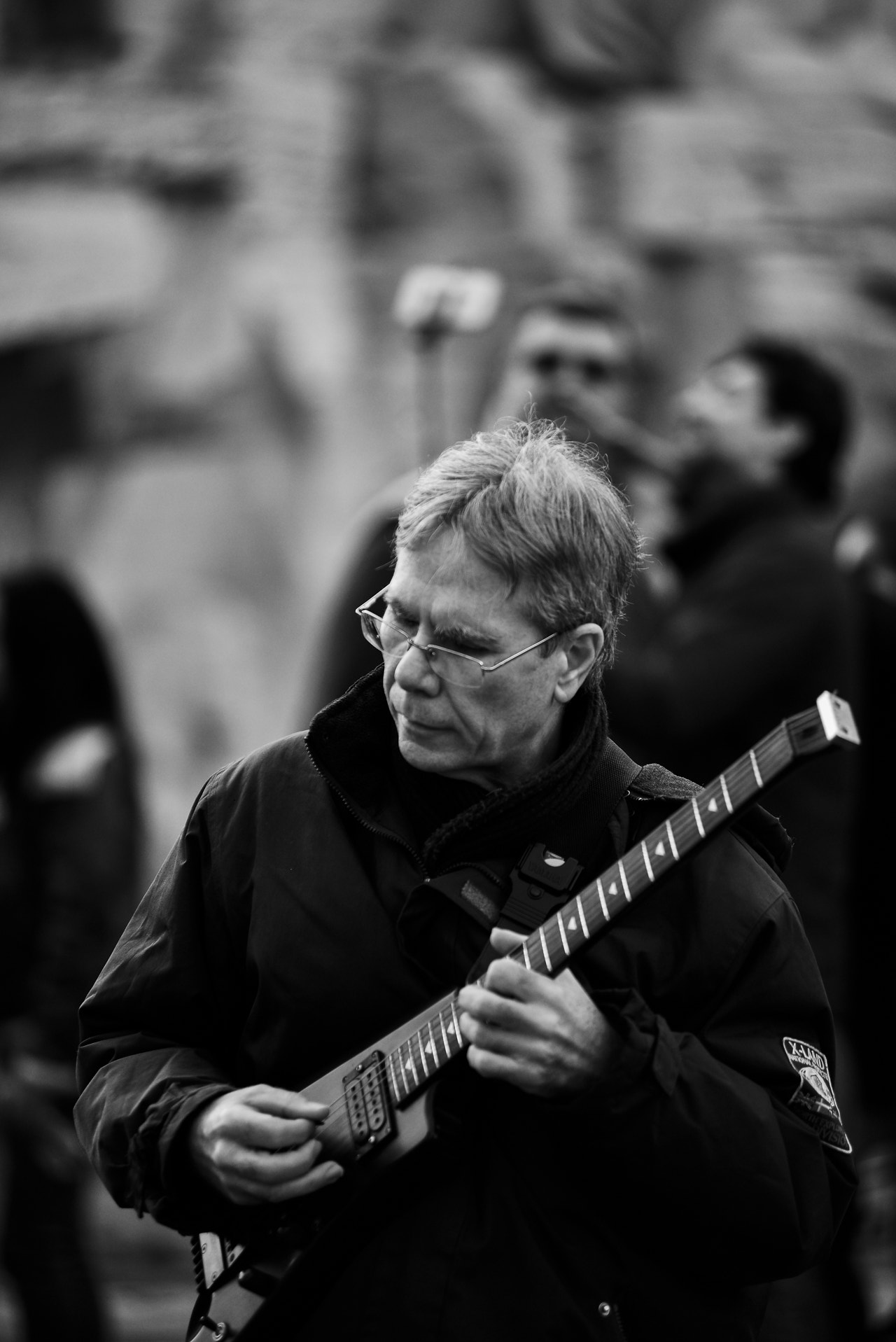 AF Zoom-Nikkor 80-200mm f/2.8 ED sample photo. Guitarist photography