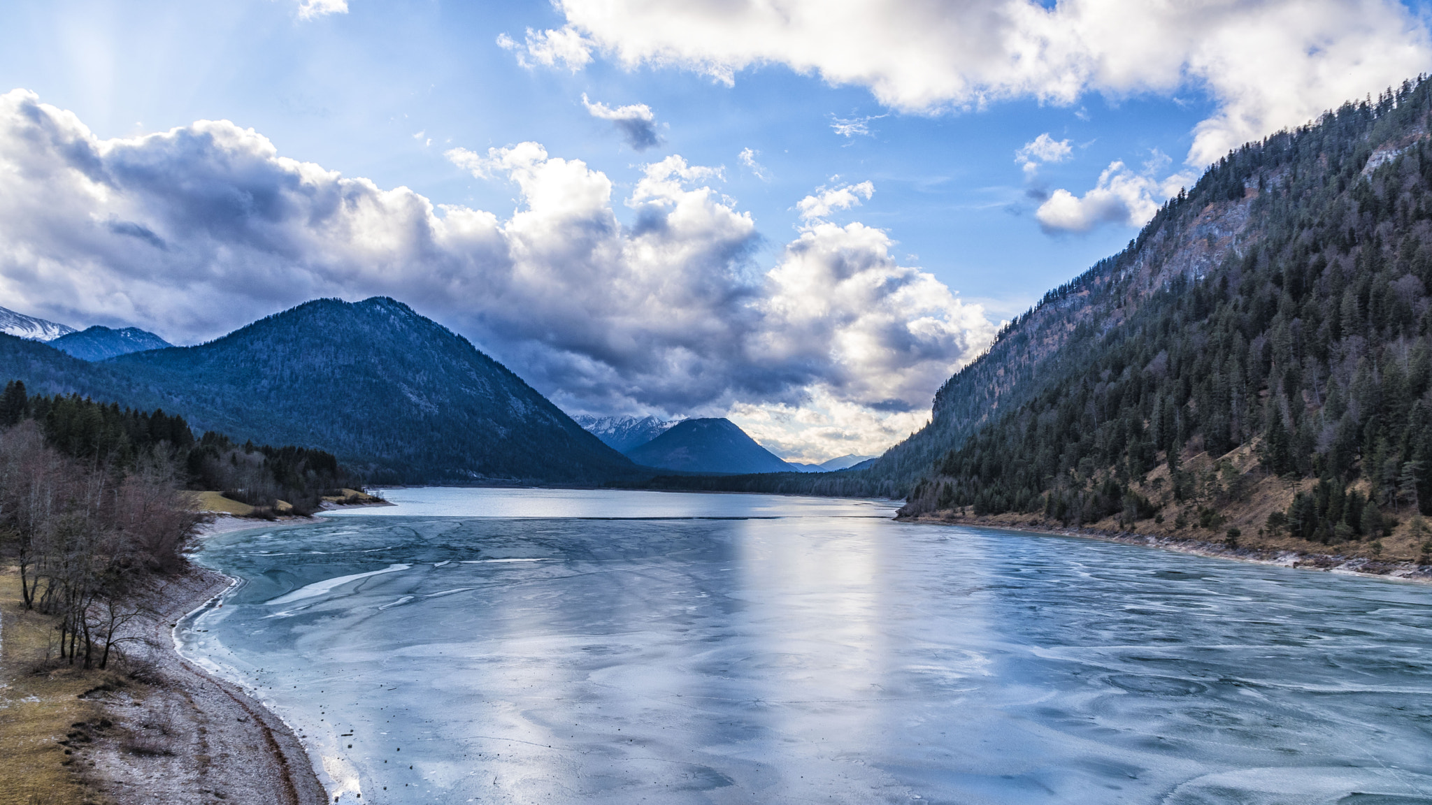 Sigma 17-70mm F2.8-4 DC Macro OS HSM | C sample photo. Frozen photography