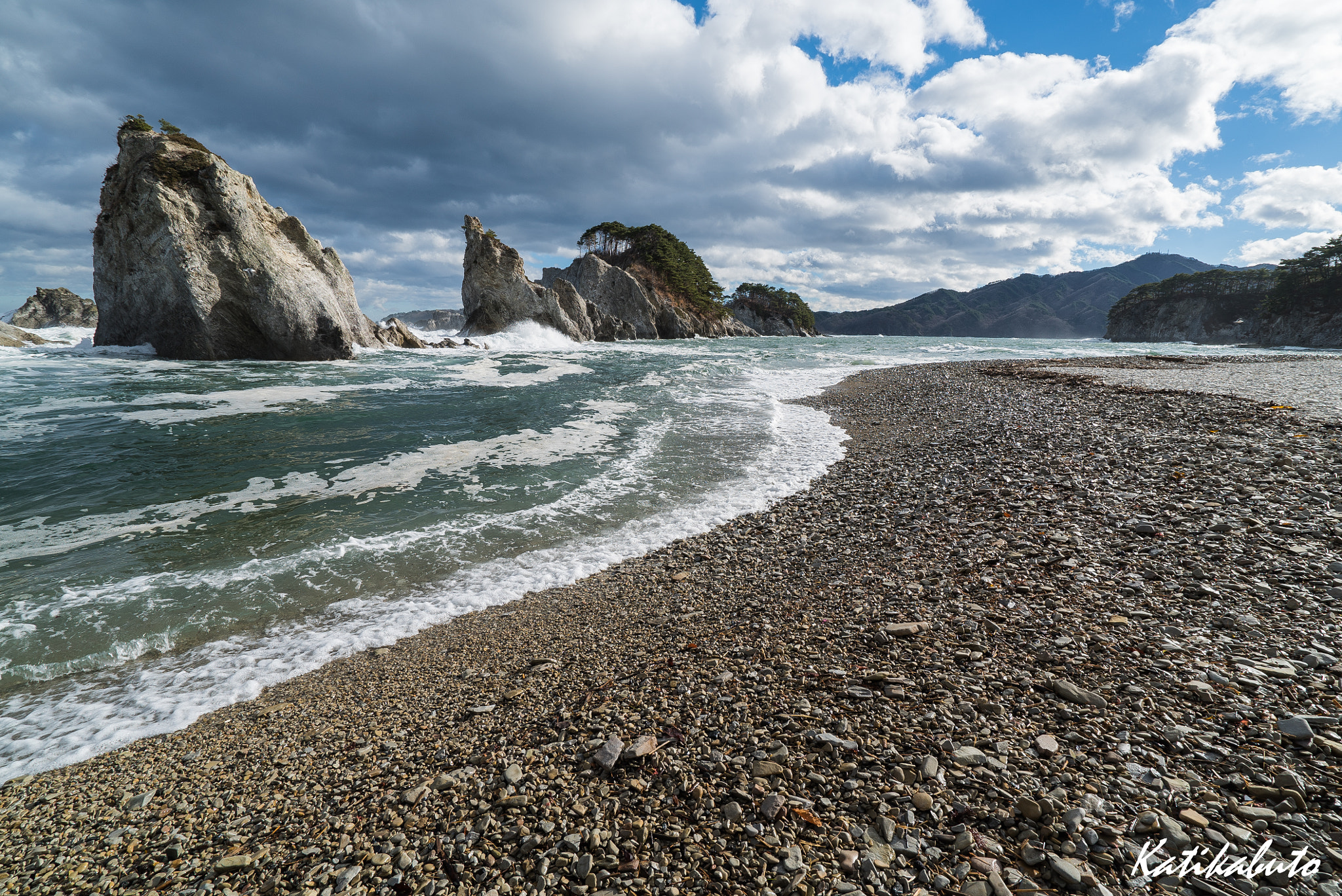 Sony a7S + Sony Vario-Tessar T* FE 16-35mm F4 ZA OSS sample photo. Winter shore photography