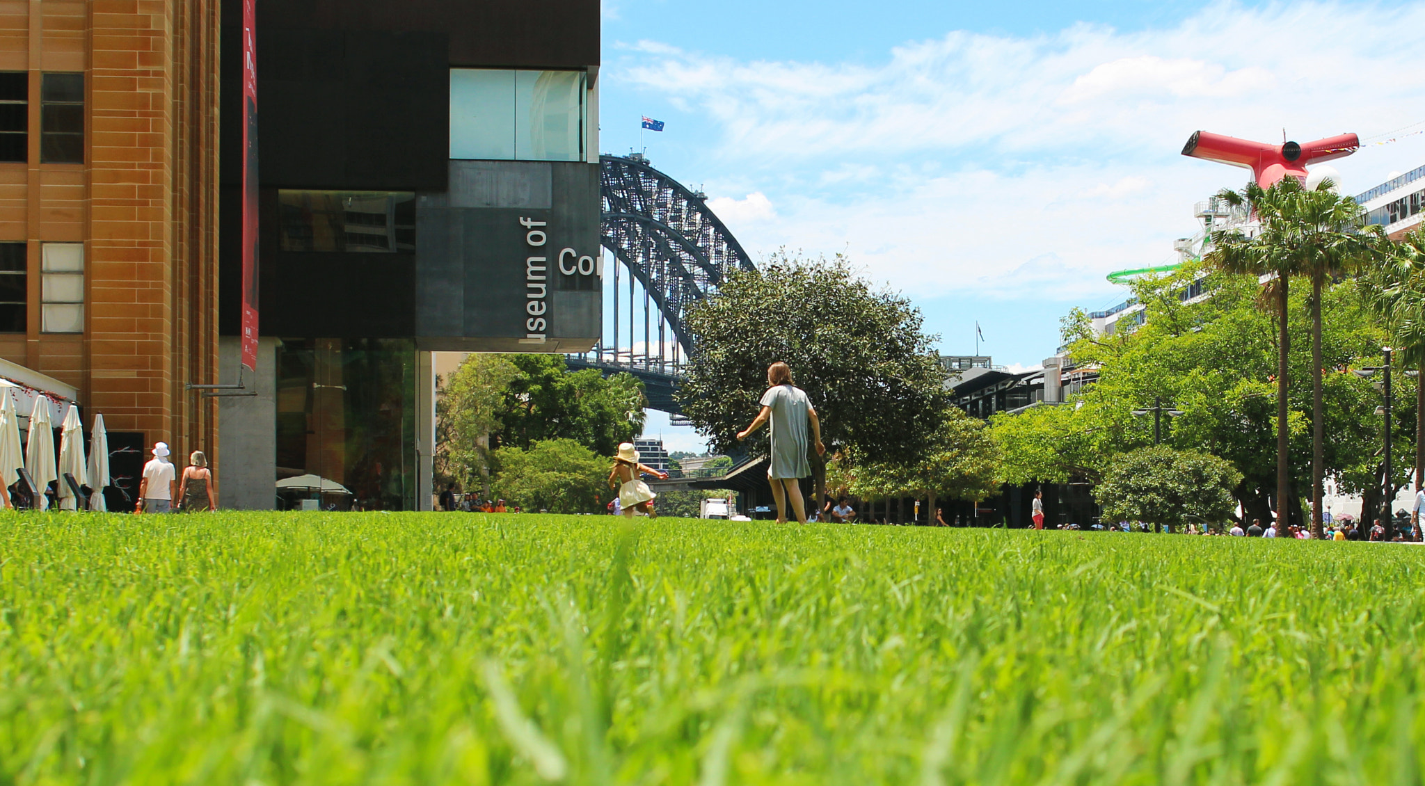 Canon EF 24mm F2.8 IS USM sample photo. Sydney running girl photography