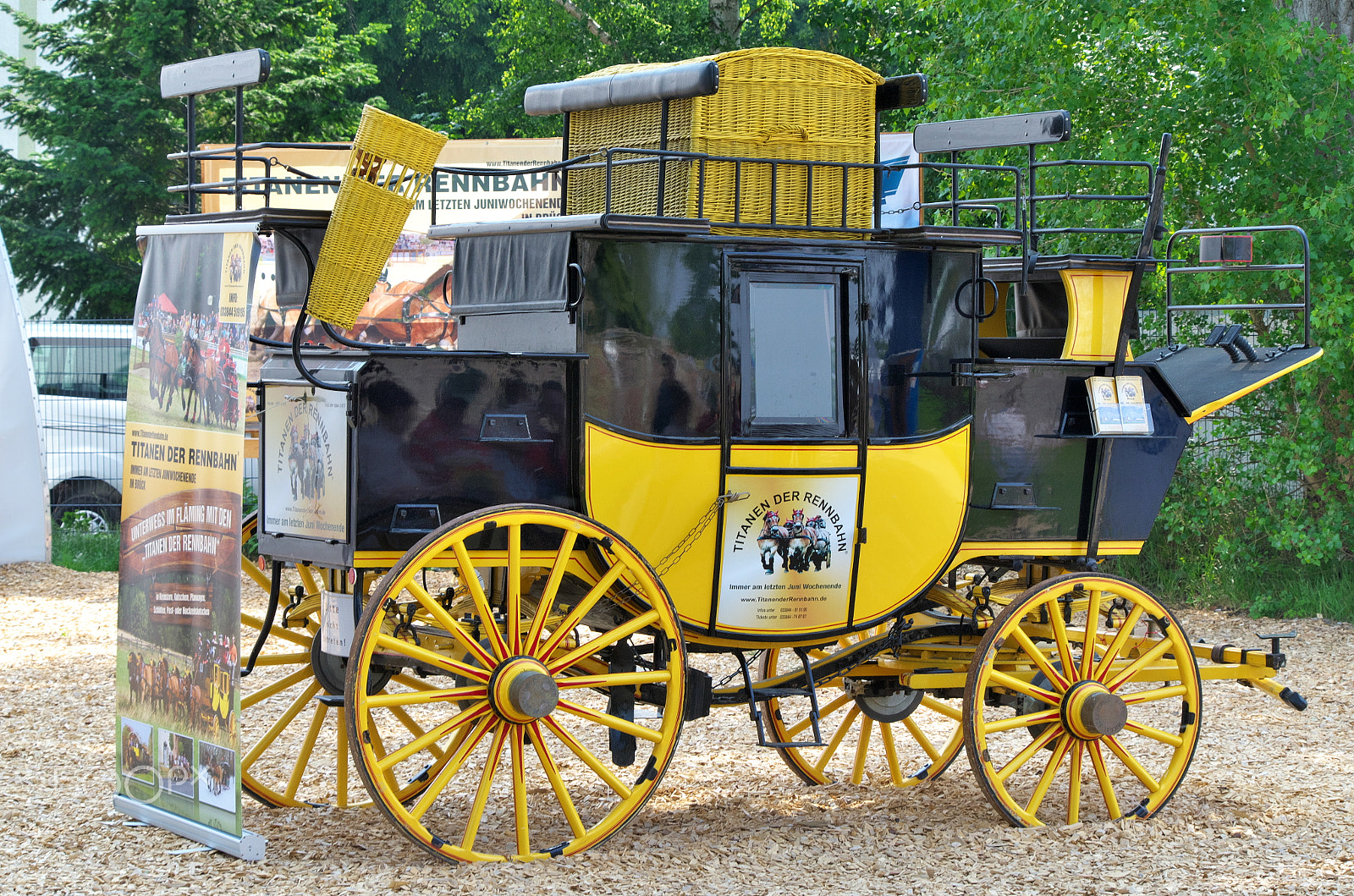 Pentax K-30 + smc PENTAX-DA L 55-300mmF4-5.8ED sample photo. Stagecoach photography