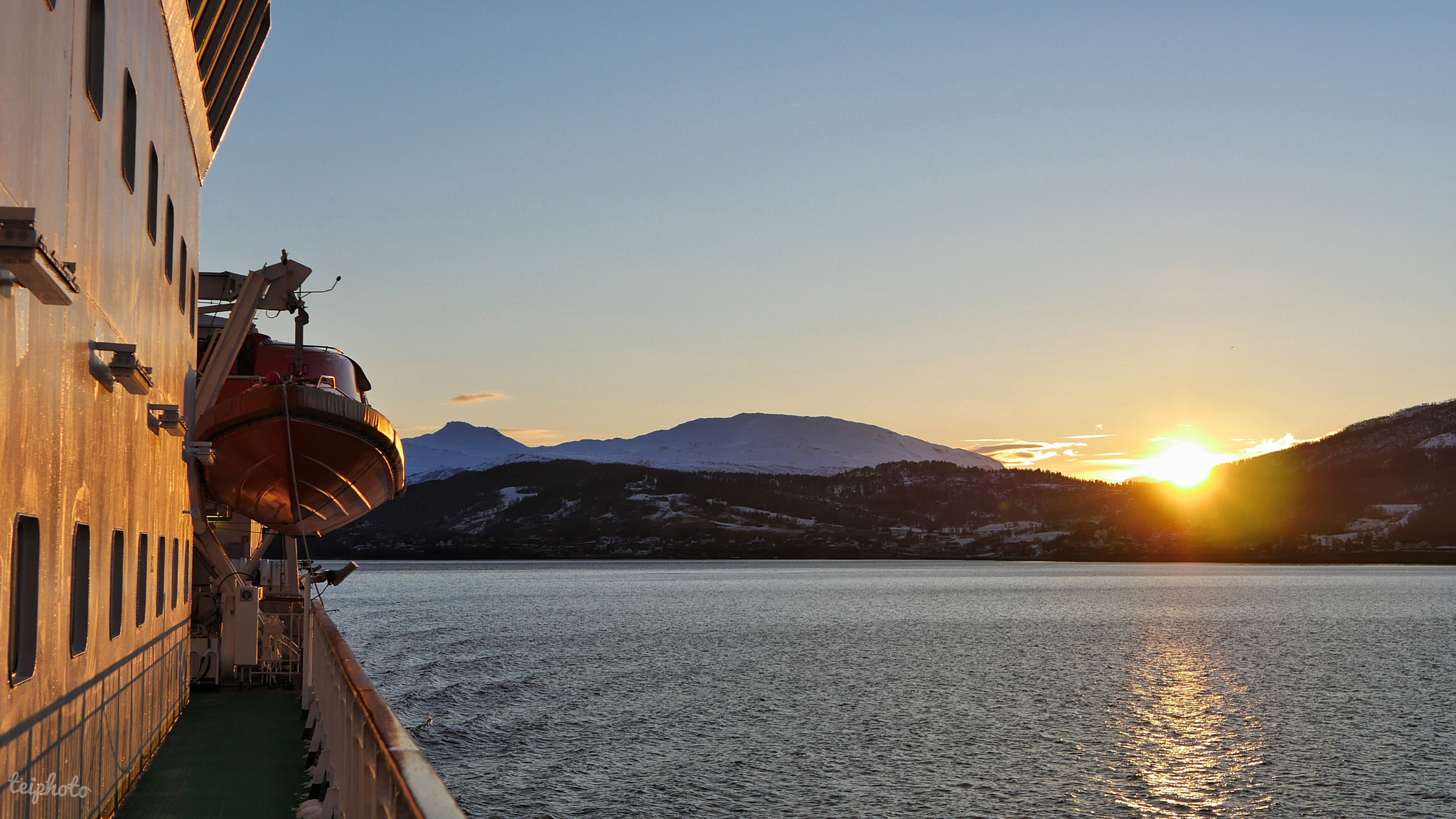 Panasonic Lumix DMC-GH4 + LUMIX G 25/F1.7 sample photo. Sun photography