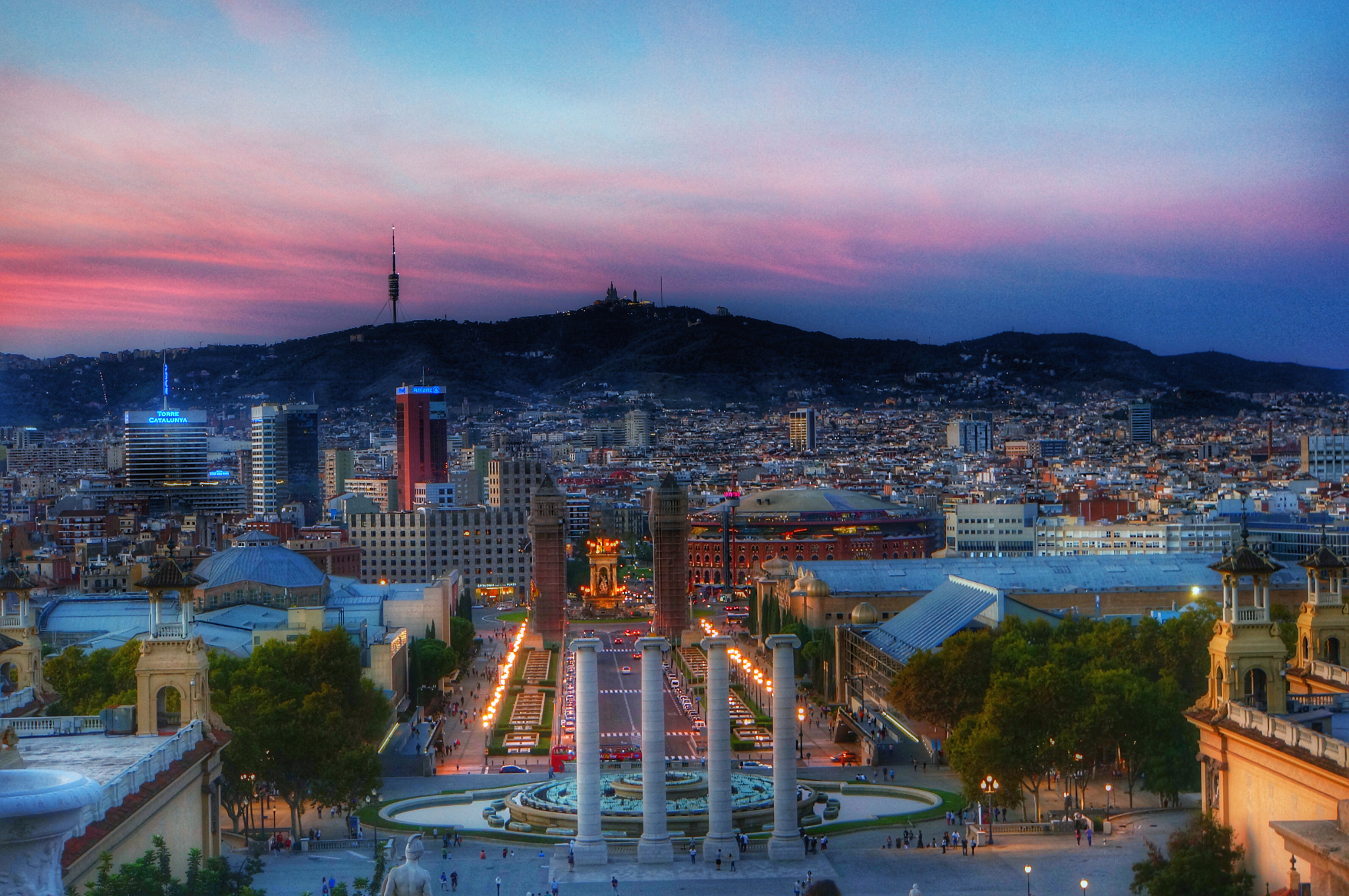 Sony E 18-200mm F3.5-6.3 OSS LE sample photo. Dusk in barcelona photography